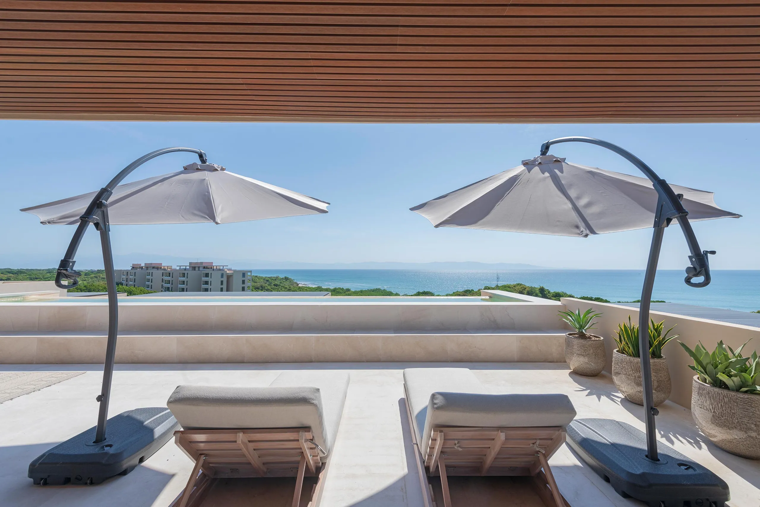 Luxe 4-Bedroom Penthouse with Infinity Pool in Punta Mita — photograph 2