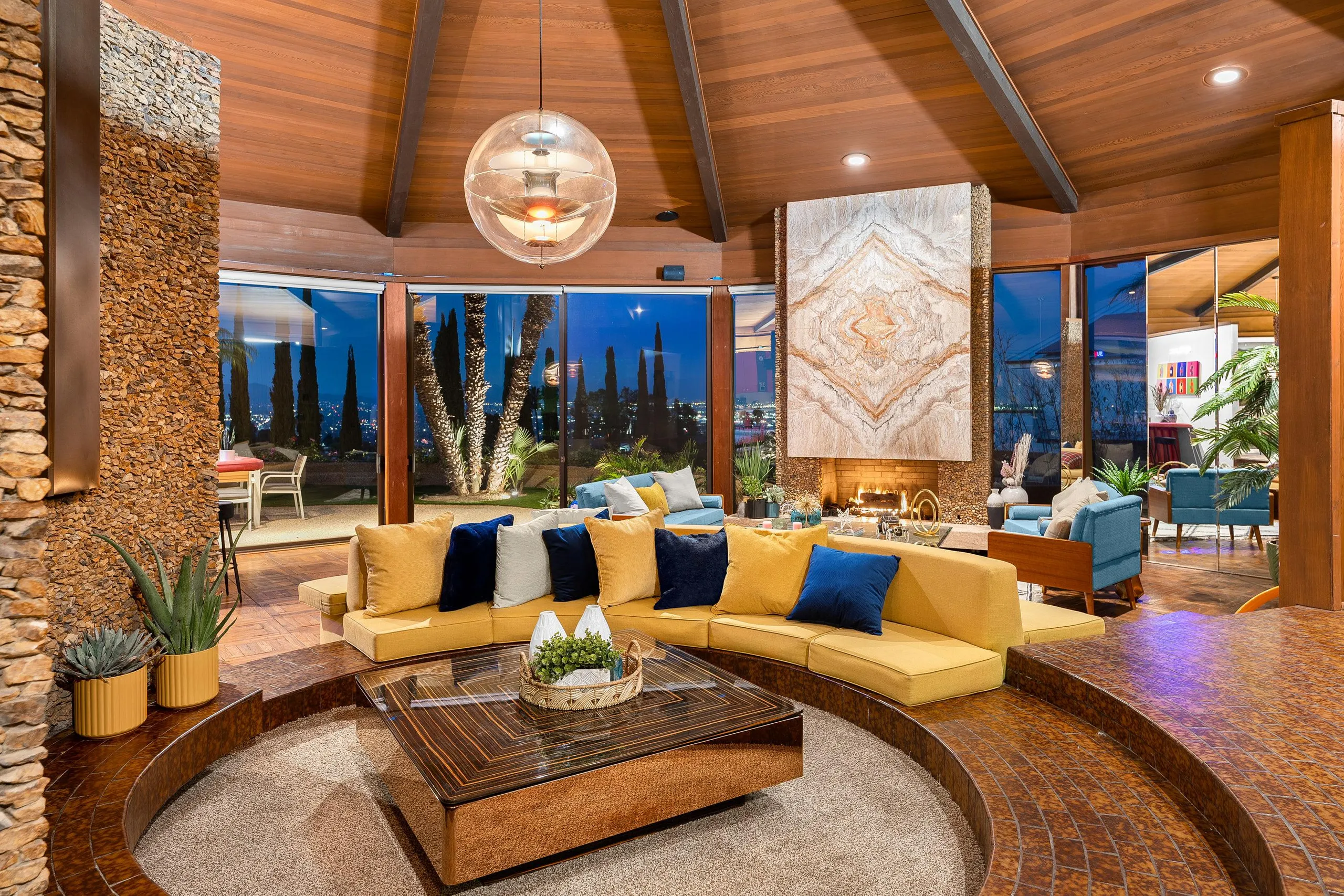 Incredible Mid-Century Architectural Sanctuary with Pool and Amazing Grounds — photograph 12