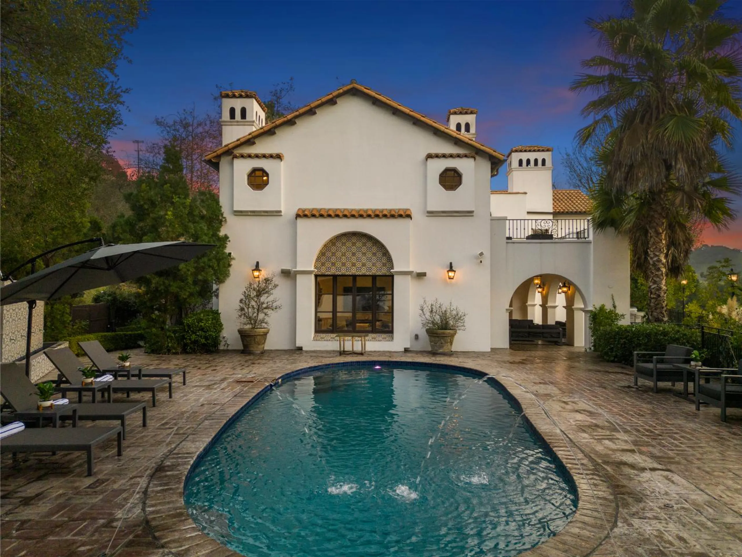 Traditional Spanish Estate with Private Pool — photograph 2
