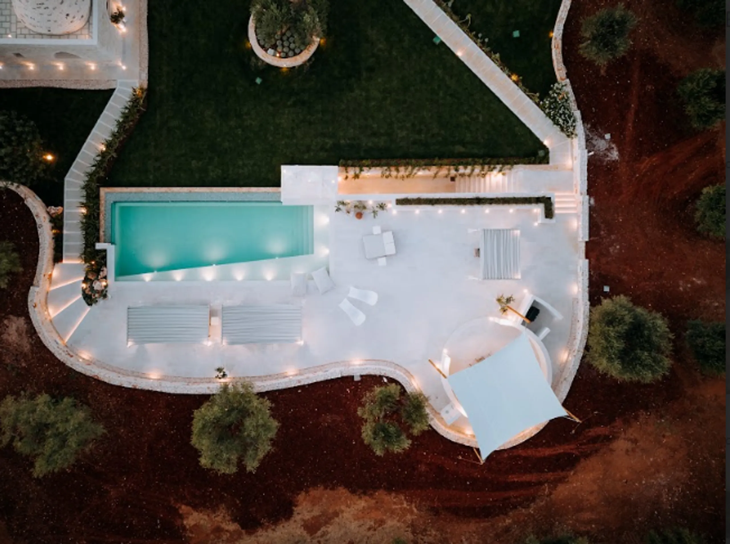 Sparkling Blue Haven Villa with infinity Pool in Puglia