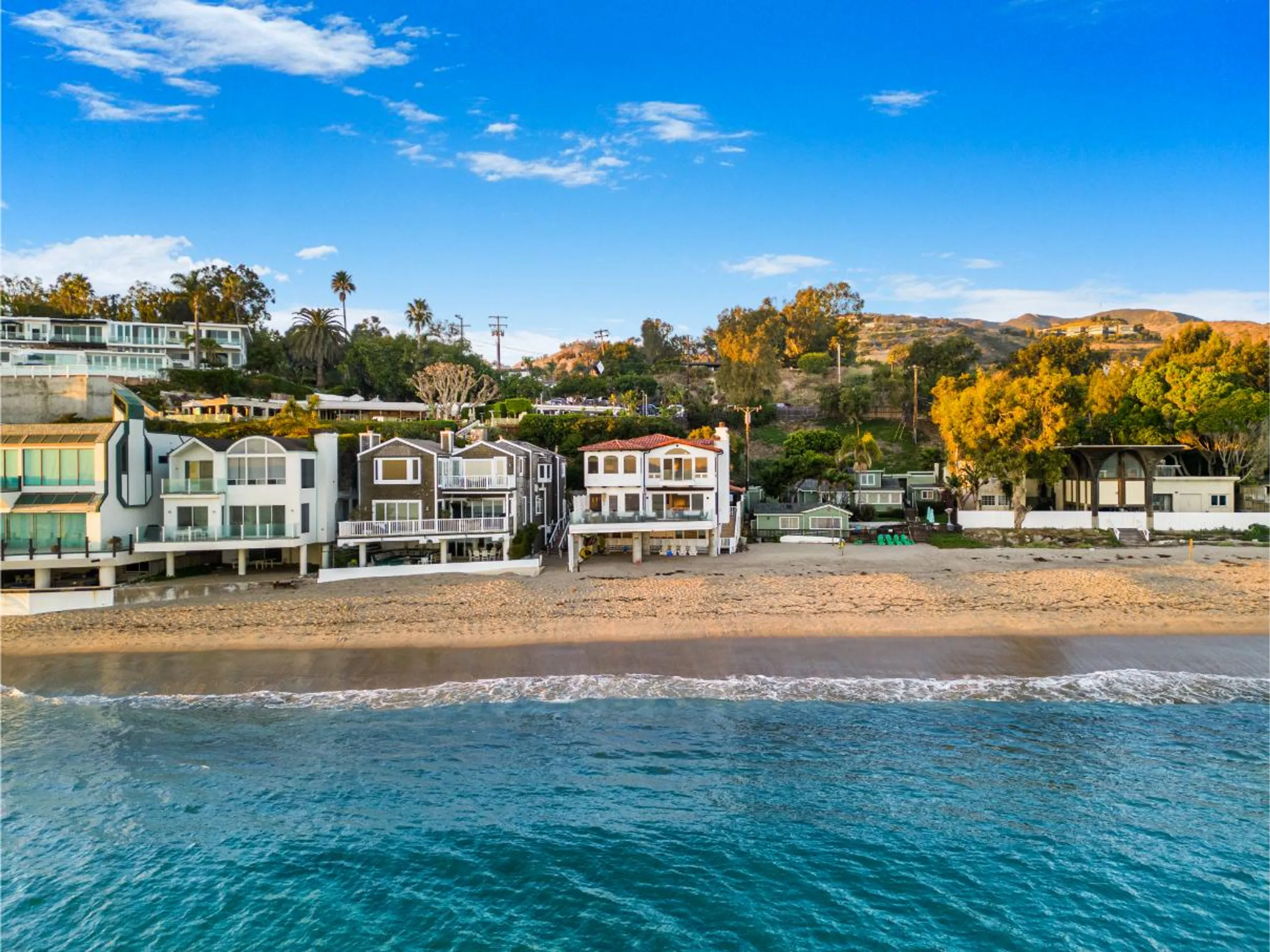 Breathtaking Malibu Villa with Walks to Beach — photograph 9