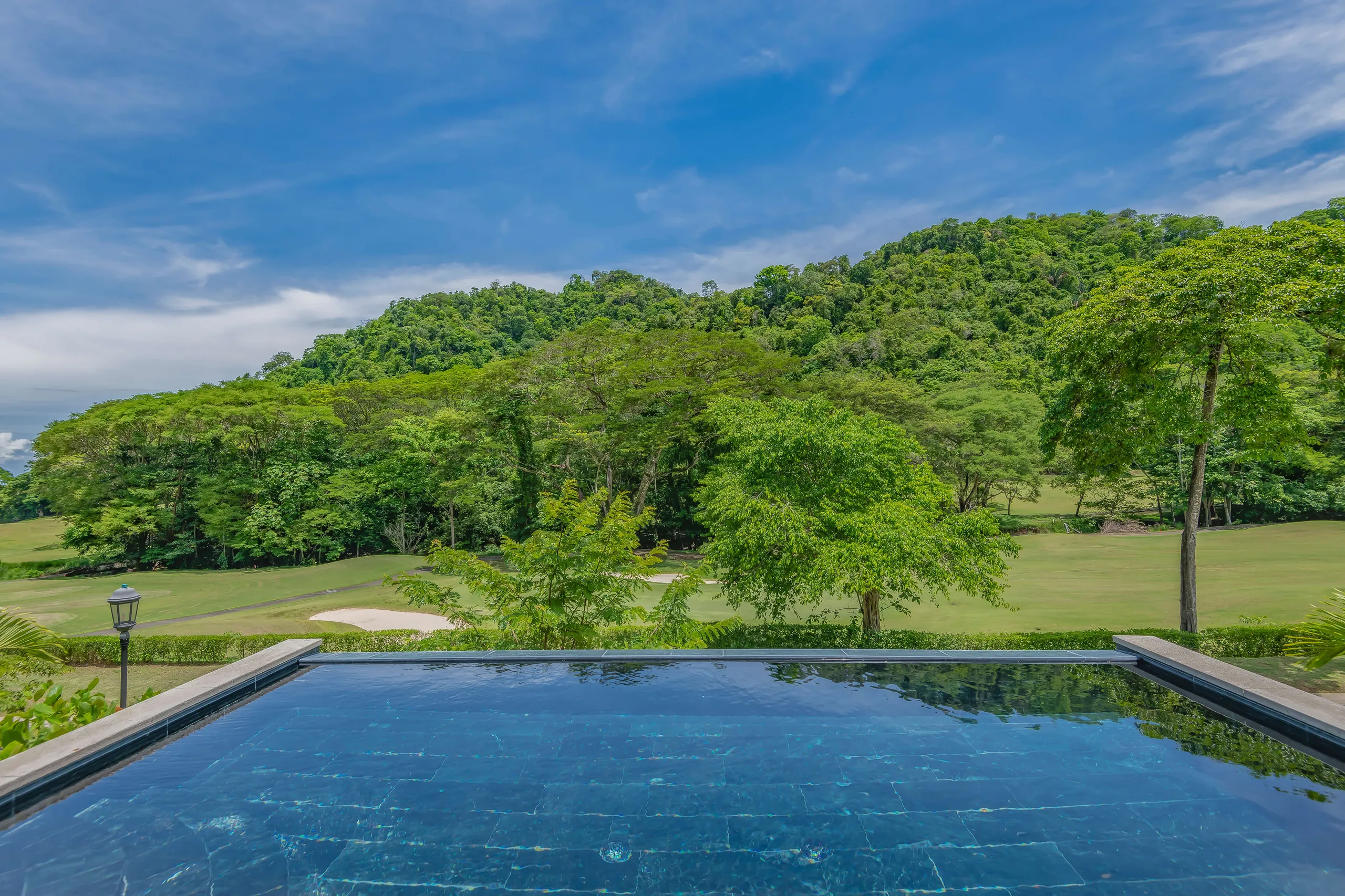 Elegant Costa Rican 4-Bedroom Villa with Private Pool, Tropical Views and Beach Club Access — photograph 3