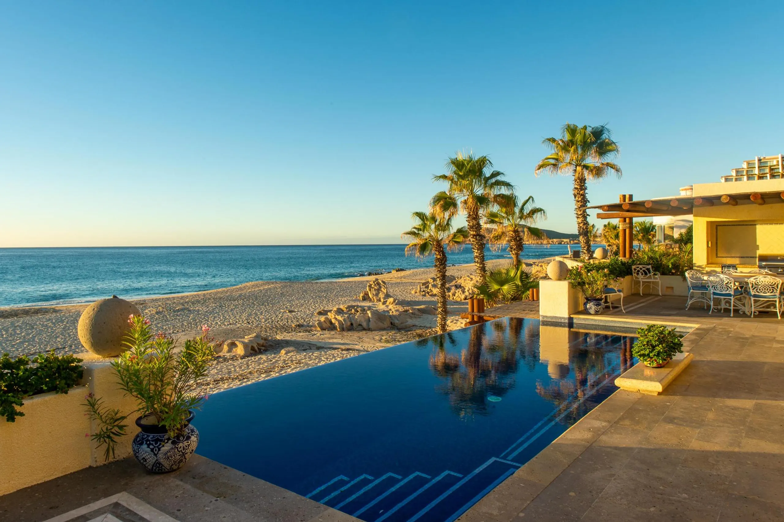 Costa Brava Resort Beachfront Luxury Villa with Infinity Pool and Ocean Views — photograph 2