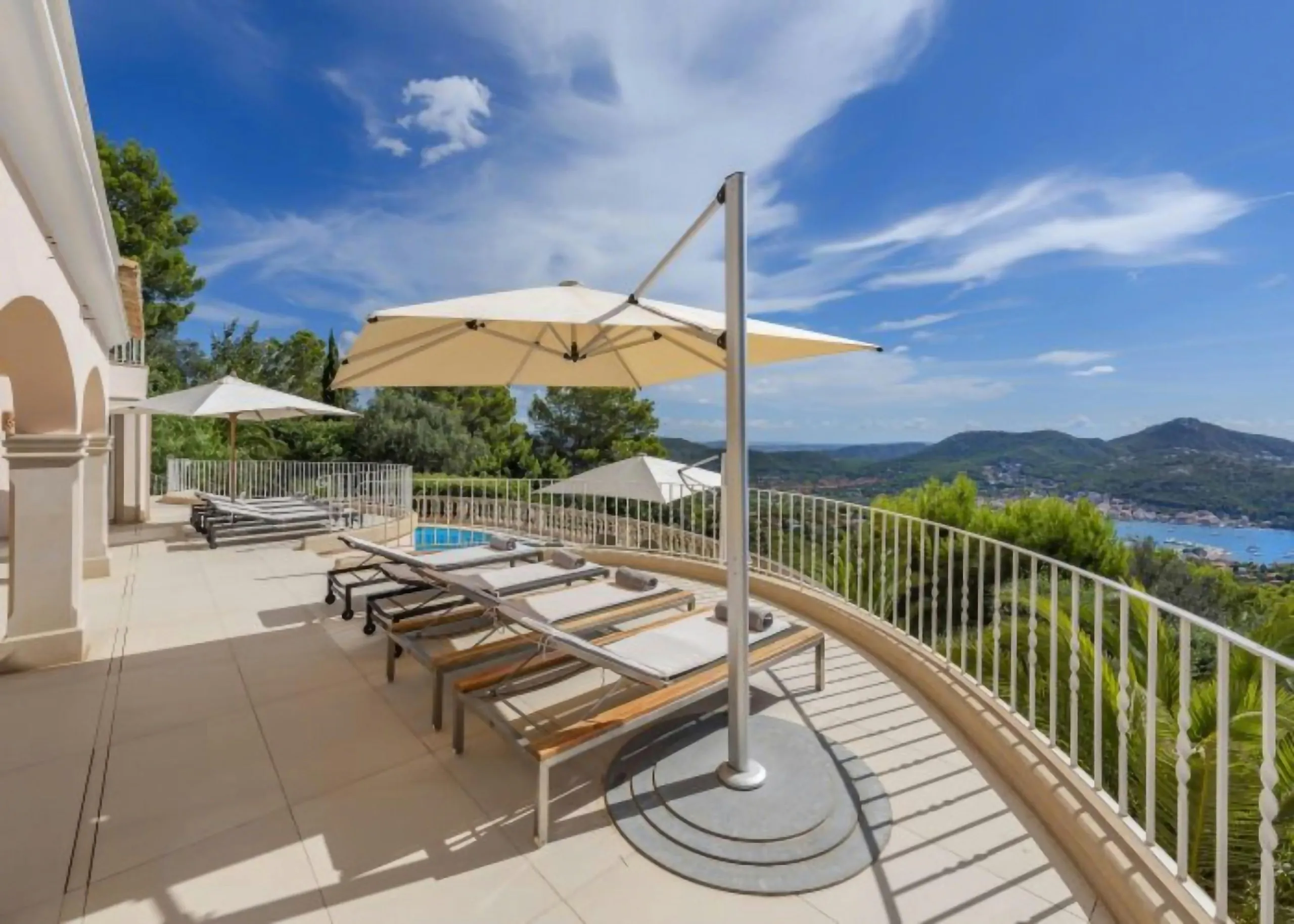 Breathtaking Spanish Estate with Private Pool and Breathtaking Ocean Views — photograph 2