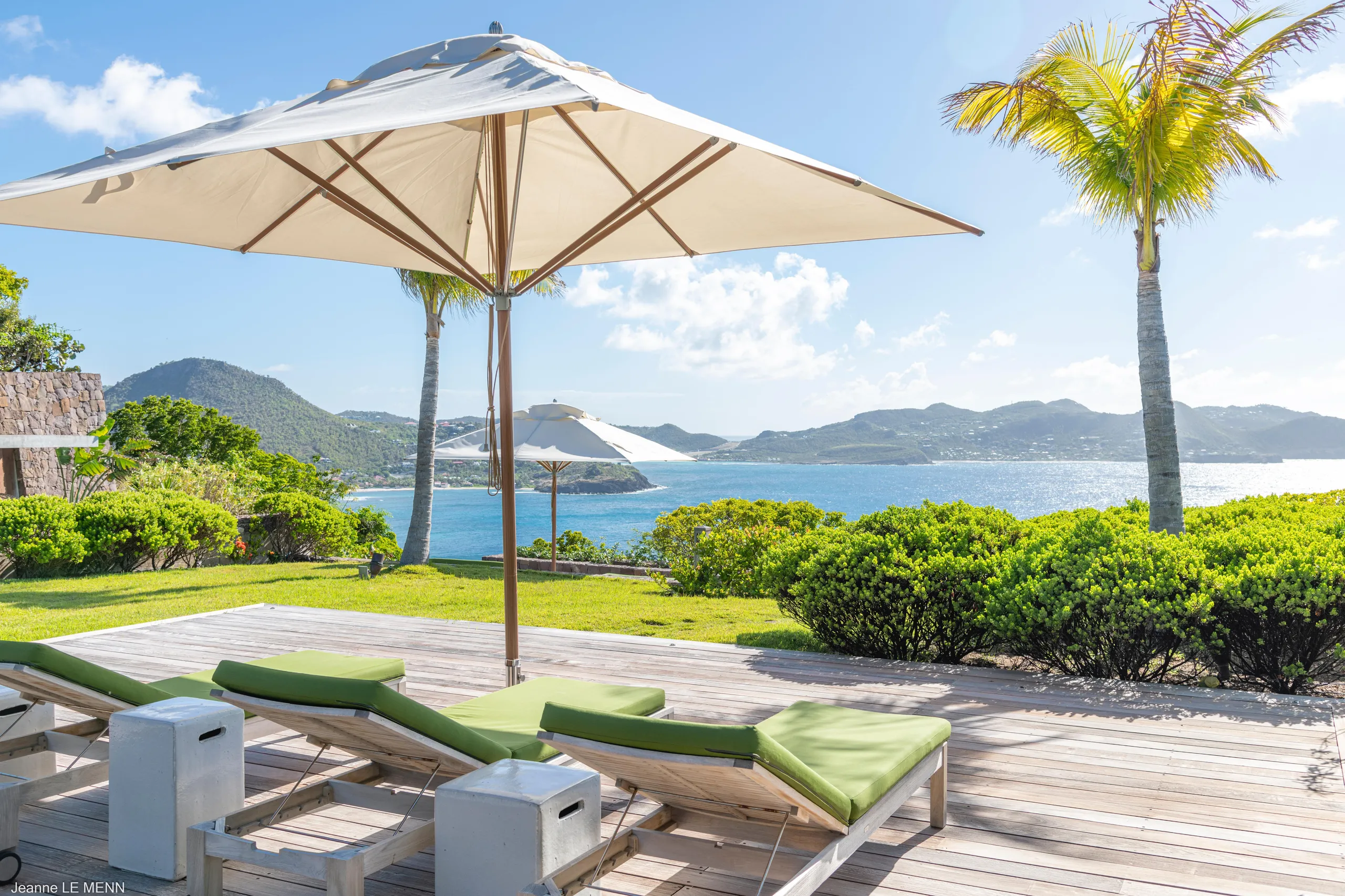 Contemporary Seaview Villa with Private Pool and Fitness Room — photograph 3