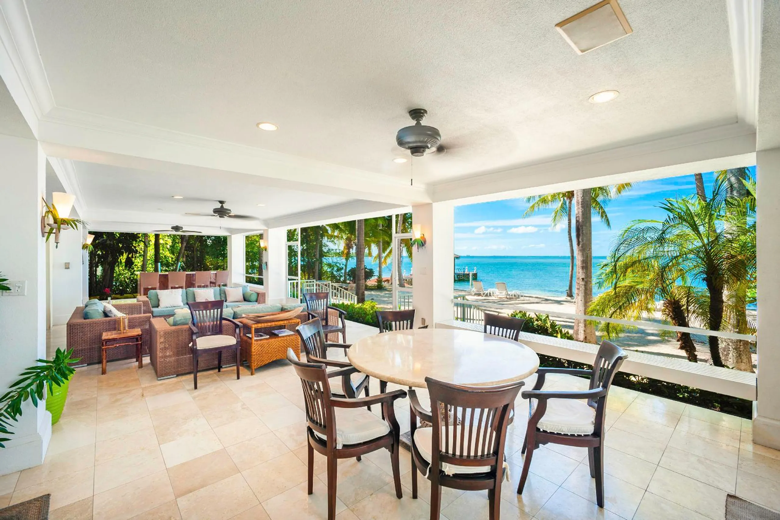 Elegant Cayman Kai Beach Front Estate with Incredible Ocean Views — photograph 10