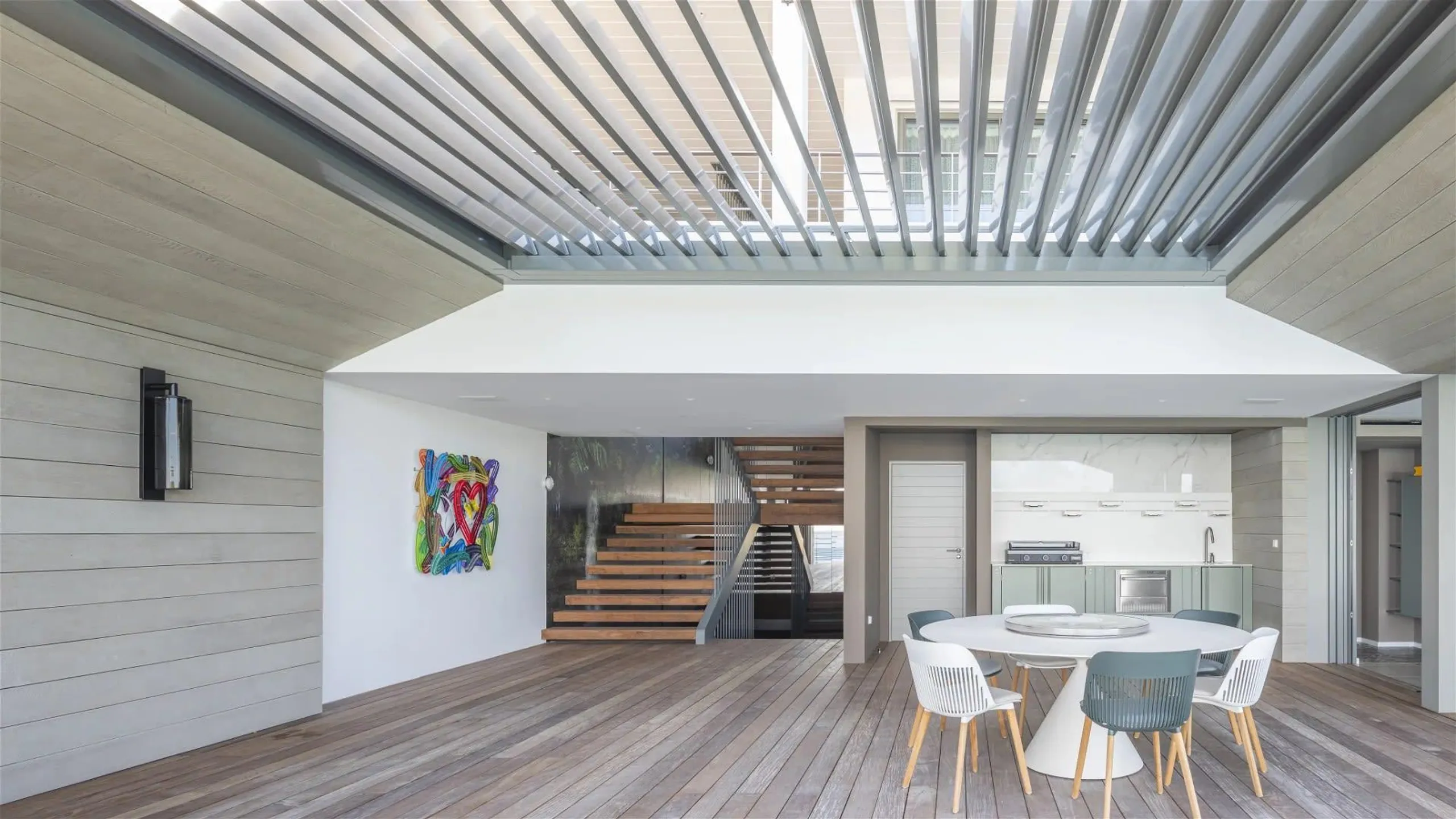 Stunning Oceanfront Villa with Panoramic View — photograph 7
