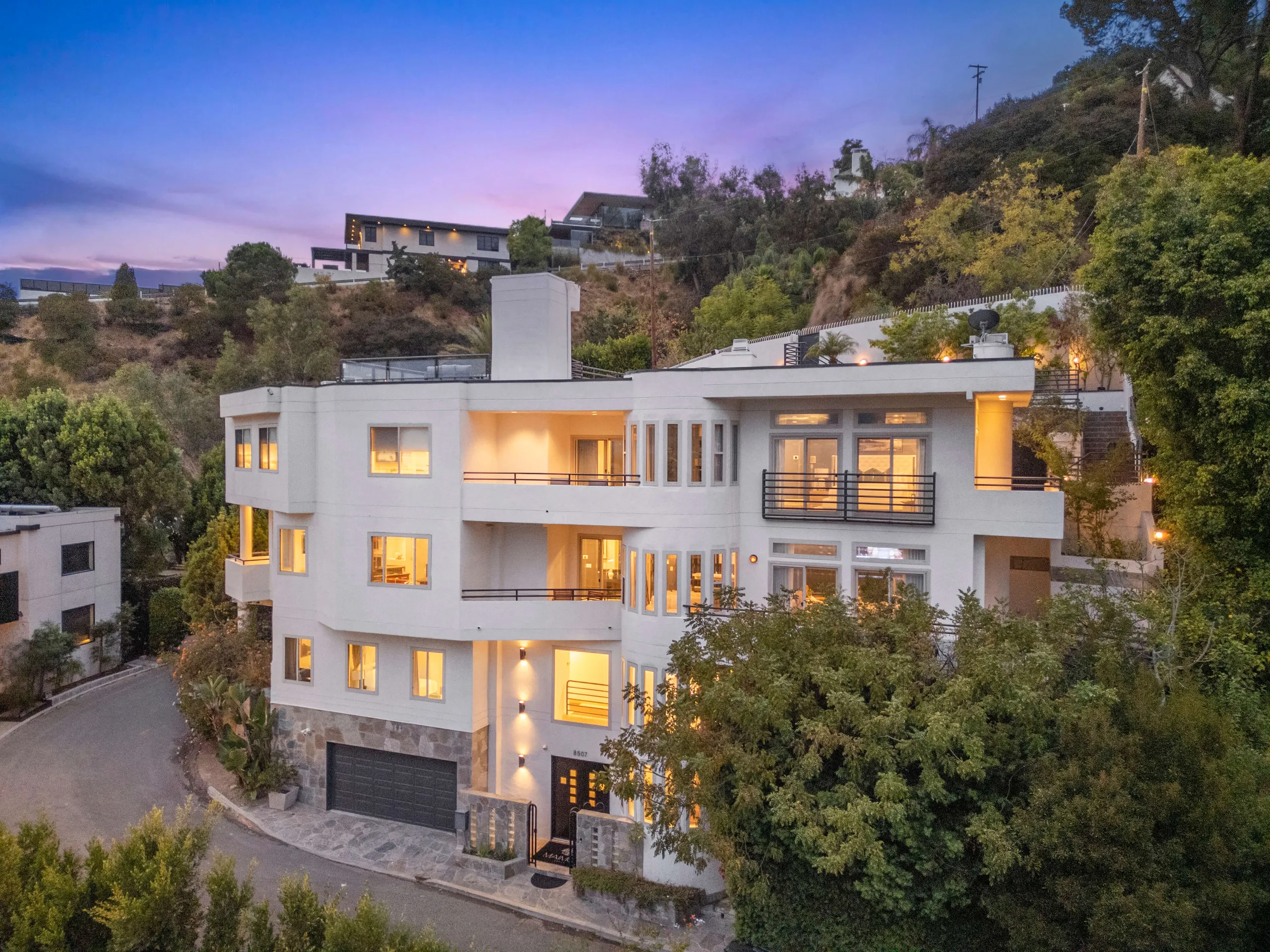 Hollywood Hils Mediterranean View Villa with Private Pool — photograph 7