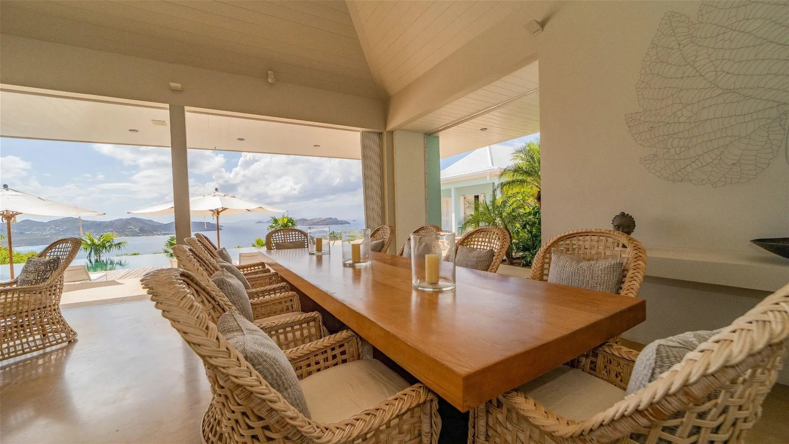 Oceanview Luxury Villa with Infinity Pool — photograph 12