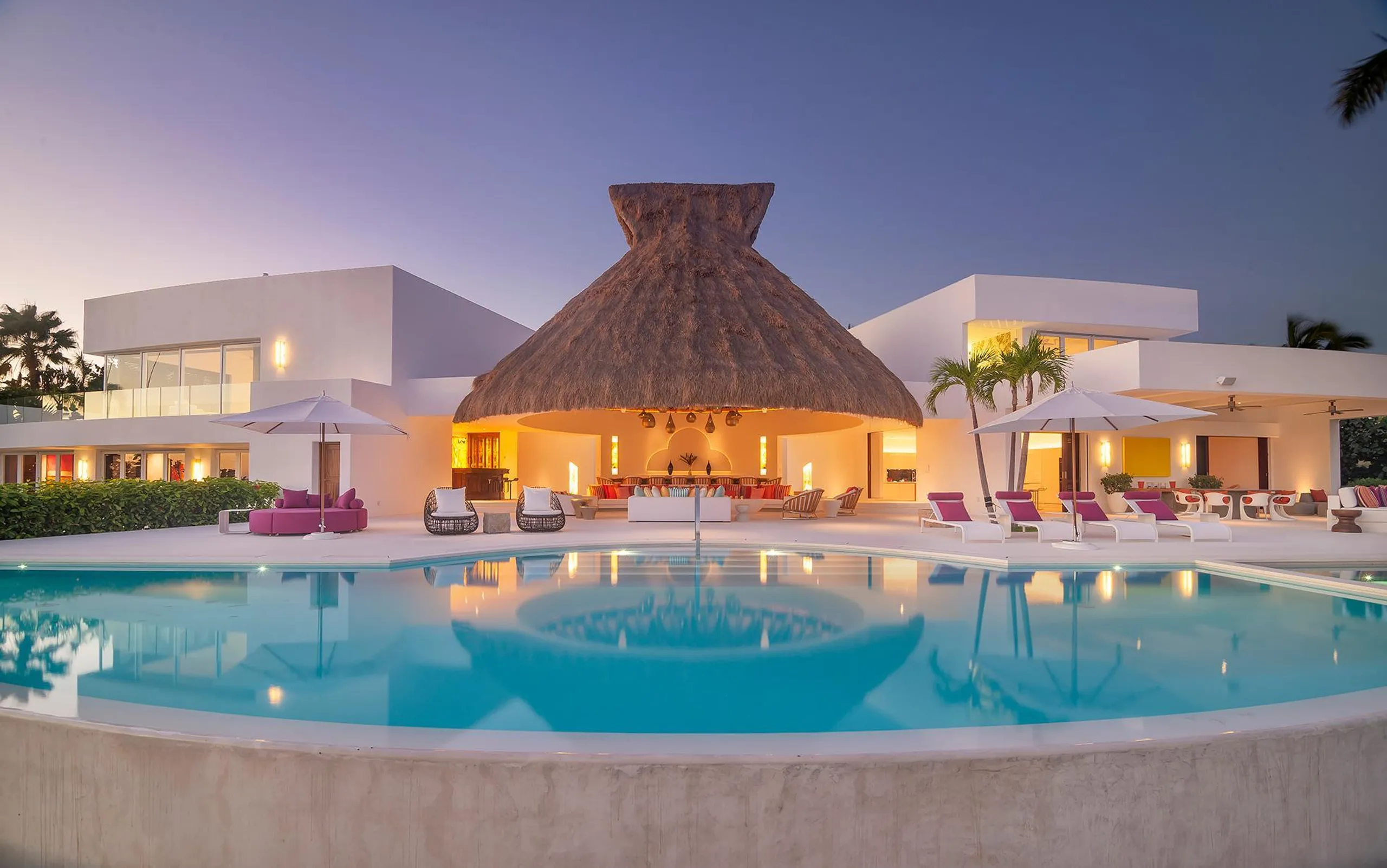 Luxurious Punta Mita Tropical Retreat with Lush Grounds, Ocean Views and One-of-a Kind Infinity Pool — photograph 2