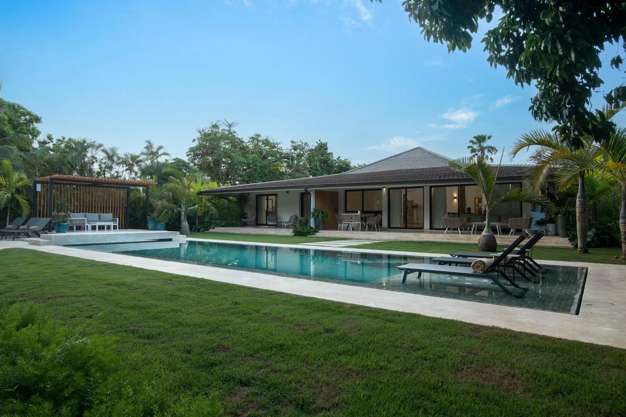 Relax in Style Panoramic Mountain View Villa, Casa de Campo