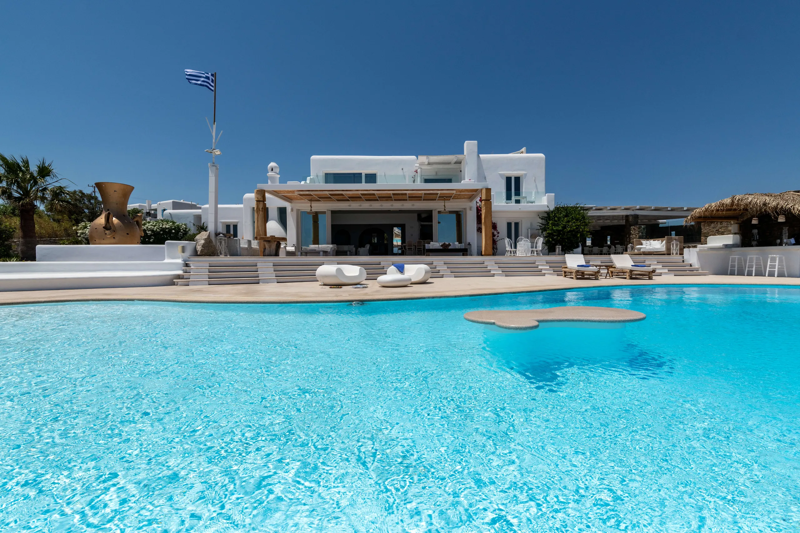 Unparalleled 7,000sqm Estate with Heated Pools, Spa, Panoramic Sea Views, and World-Class Amenities — photograph 2