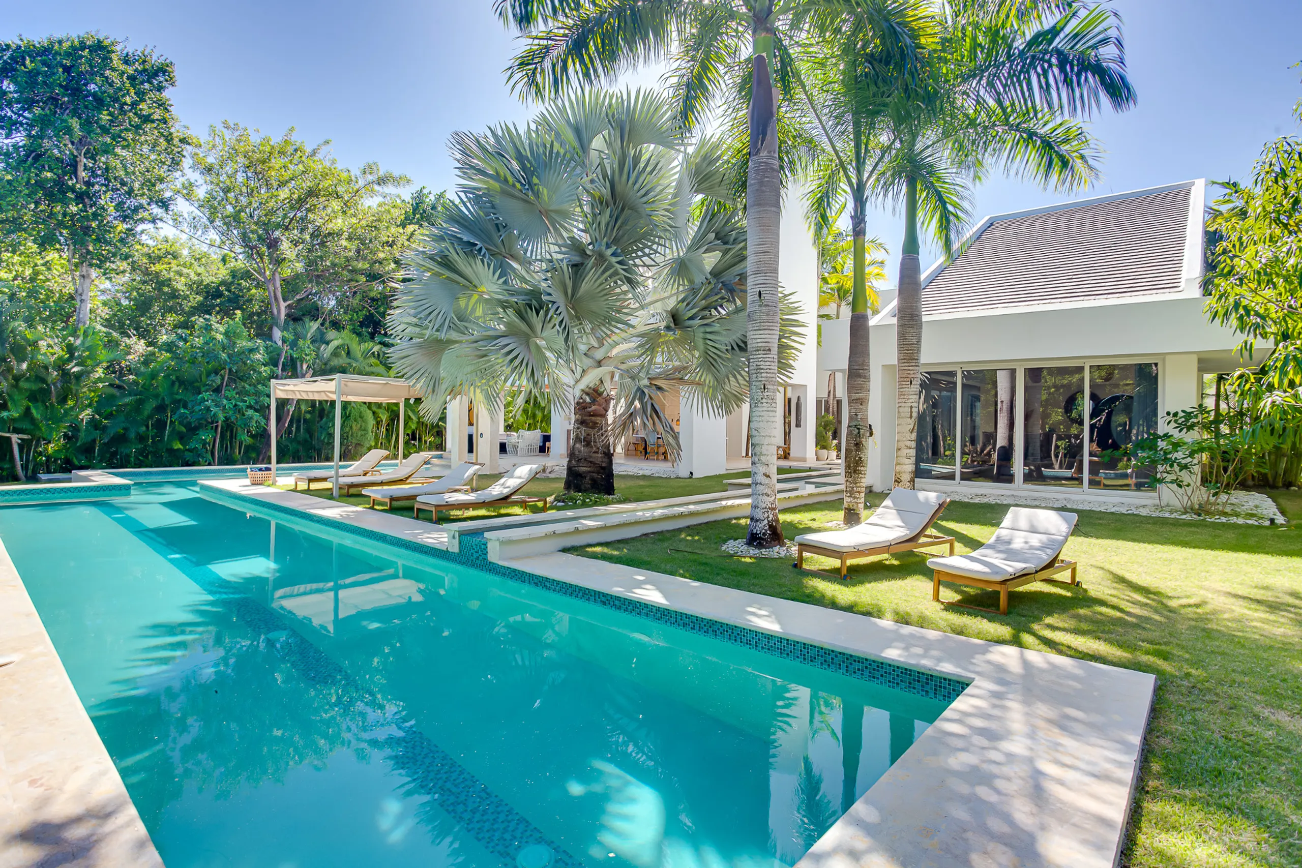 Splendid La Jolla Beachfront Villa: 4,000 Sq Ft with Ocean Views, Pool & Spa — photograph 3