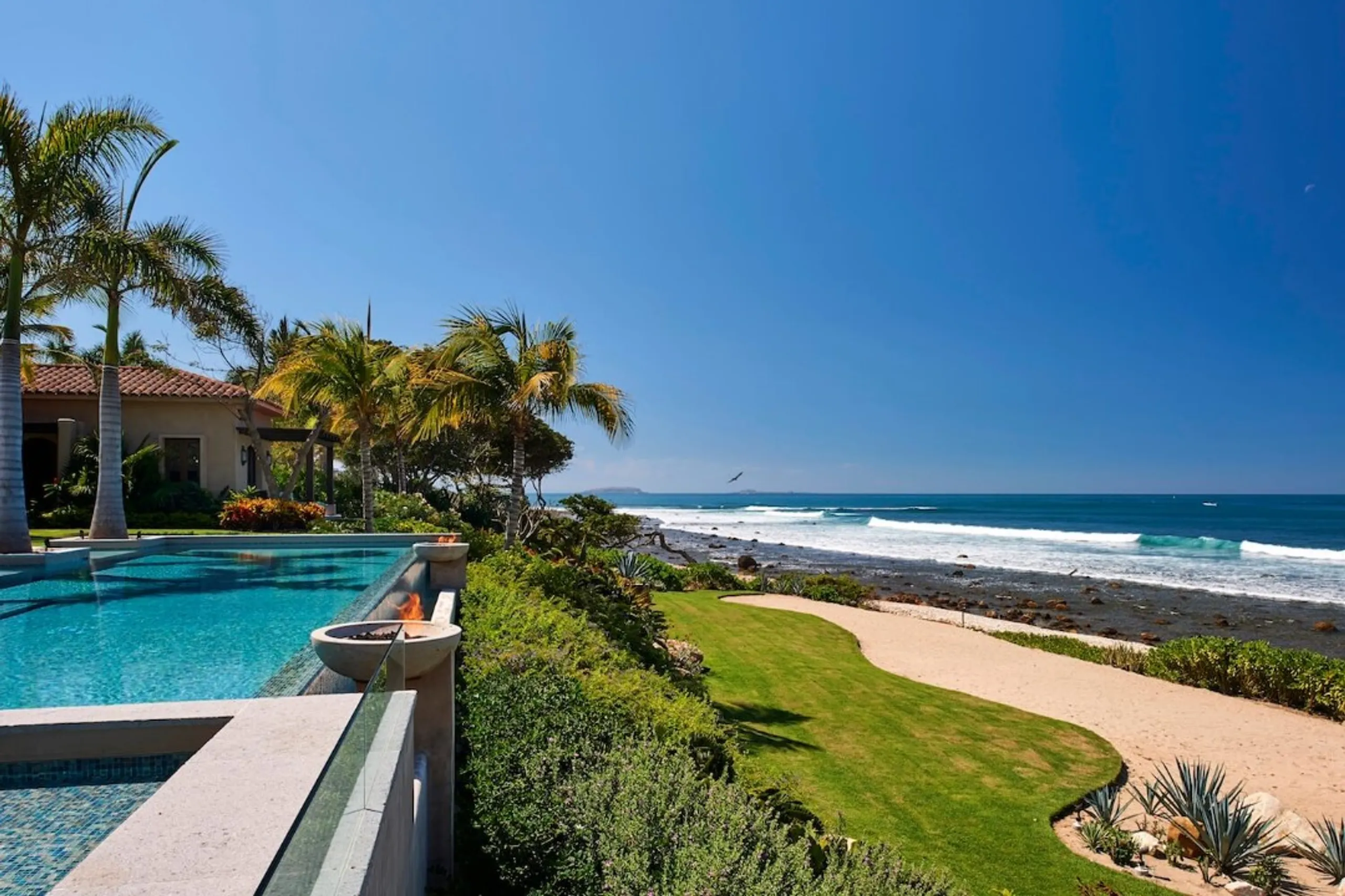 Oceanfront Hacienda-Style Villa in Punta Mita with Full Staff & Private Pool — photograph 4