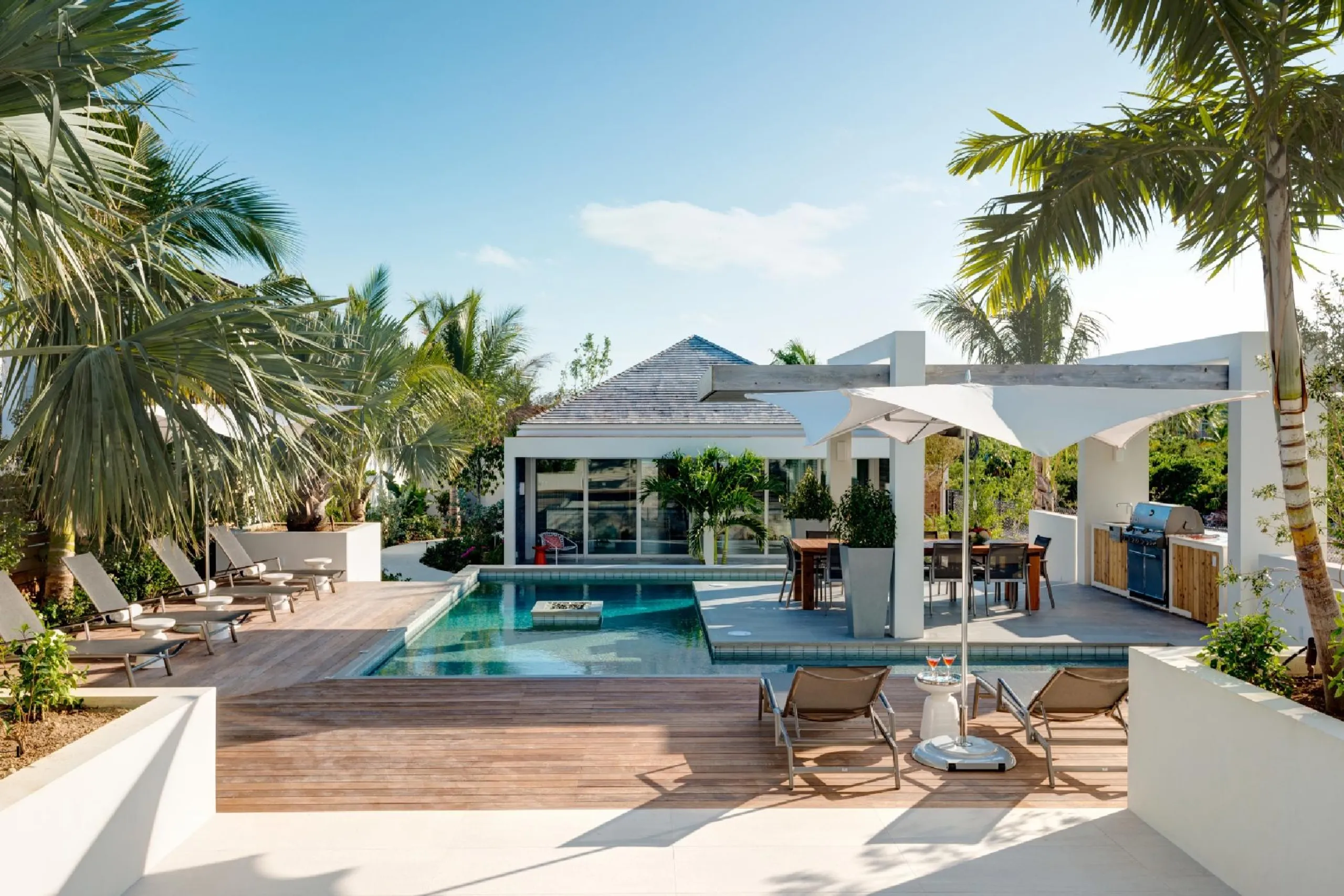 Grace Bay Dunes Luxury Beachfront Villa with Private Pool and Amazing Ocean Views — photograph 4