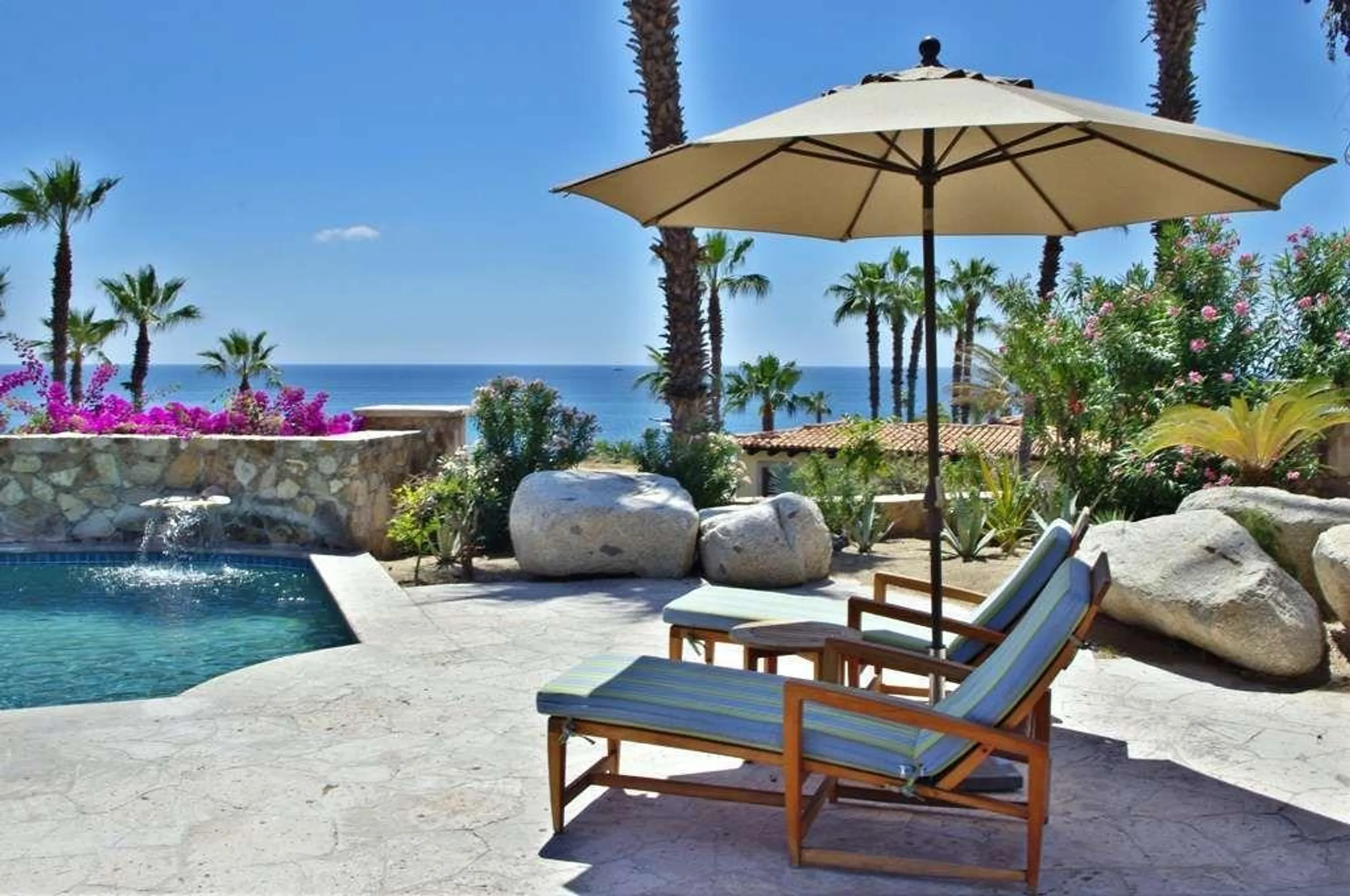 Punta Ballena Beachfront Villa with Private Pool and Ocean Views — photograph 5