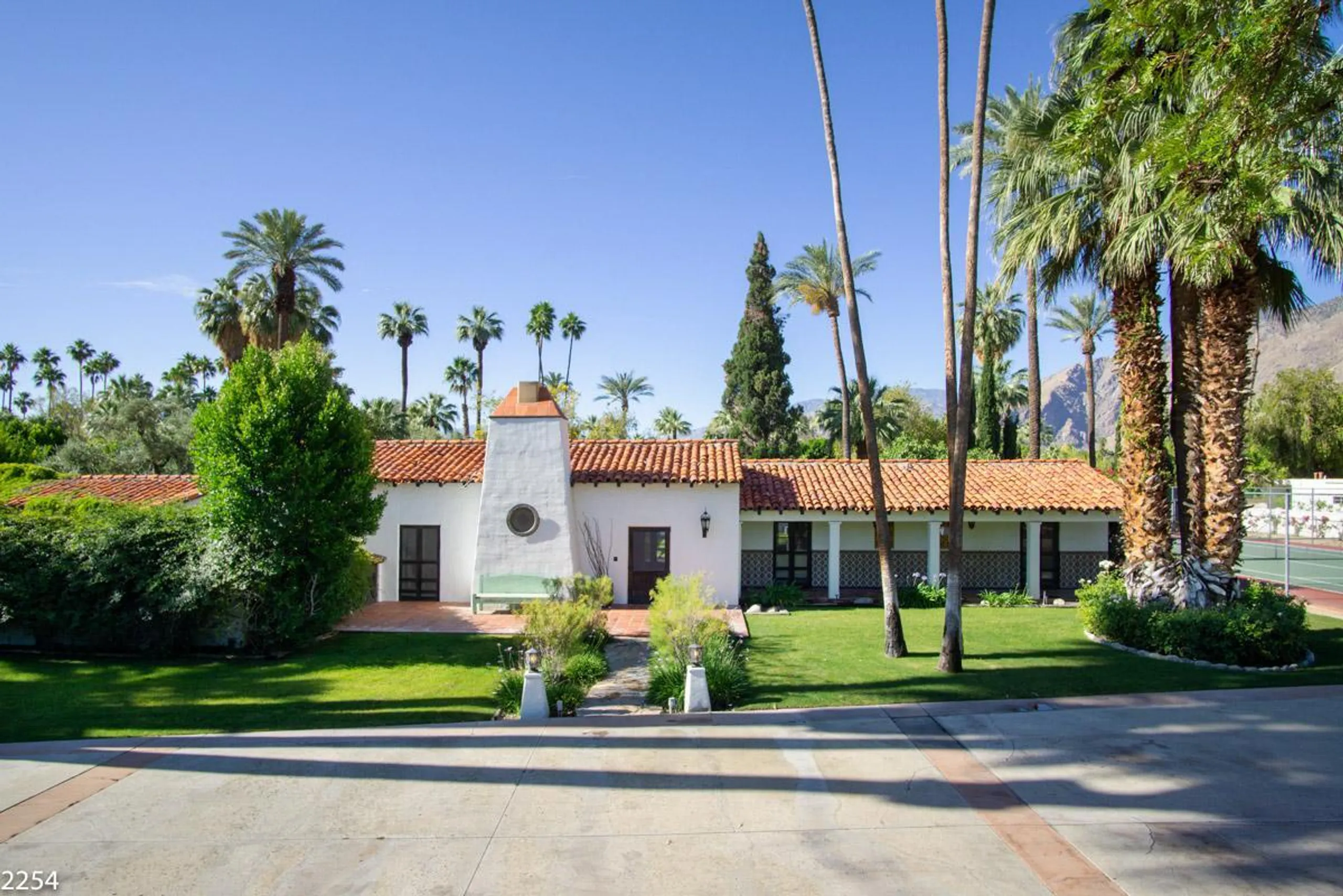 Superb Spanish Villa with Private Pool and Garden Grounds — photograph 2