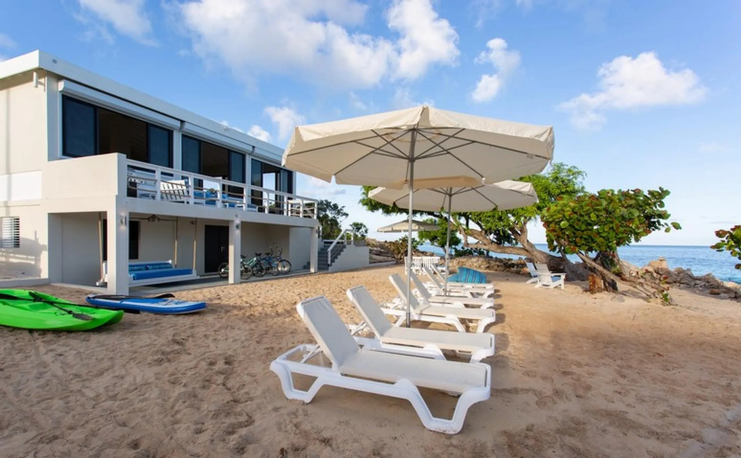 Sandcastle Beach House 3 Bedroom Villa, Blackgarden Bay