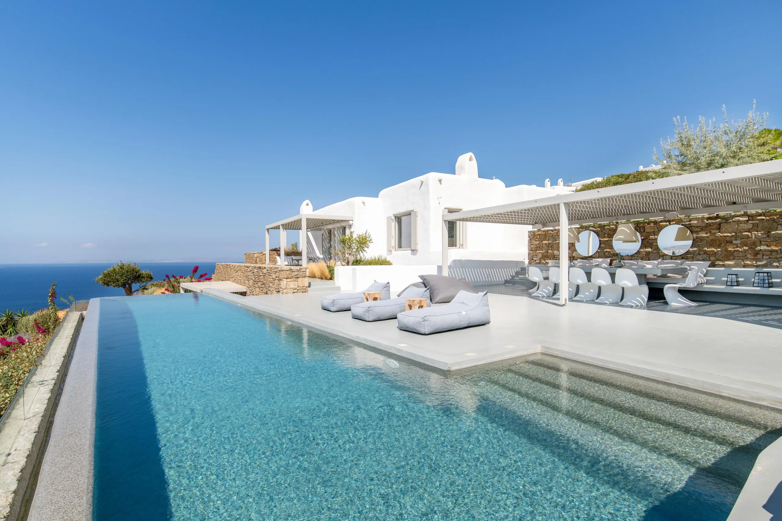 Experience Mykonian Luxury Living at this Breathtaking Villa near Tourlos — photograph 3