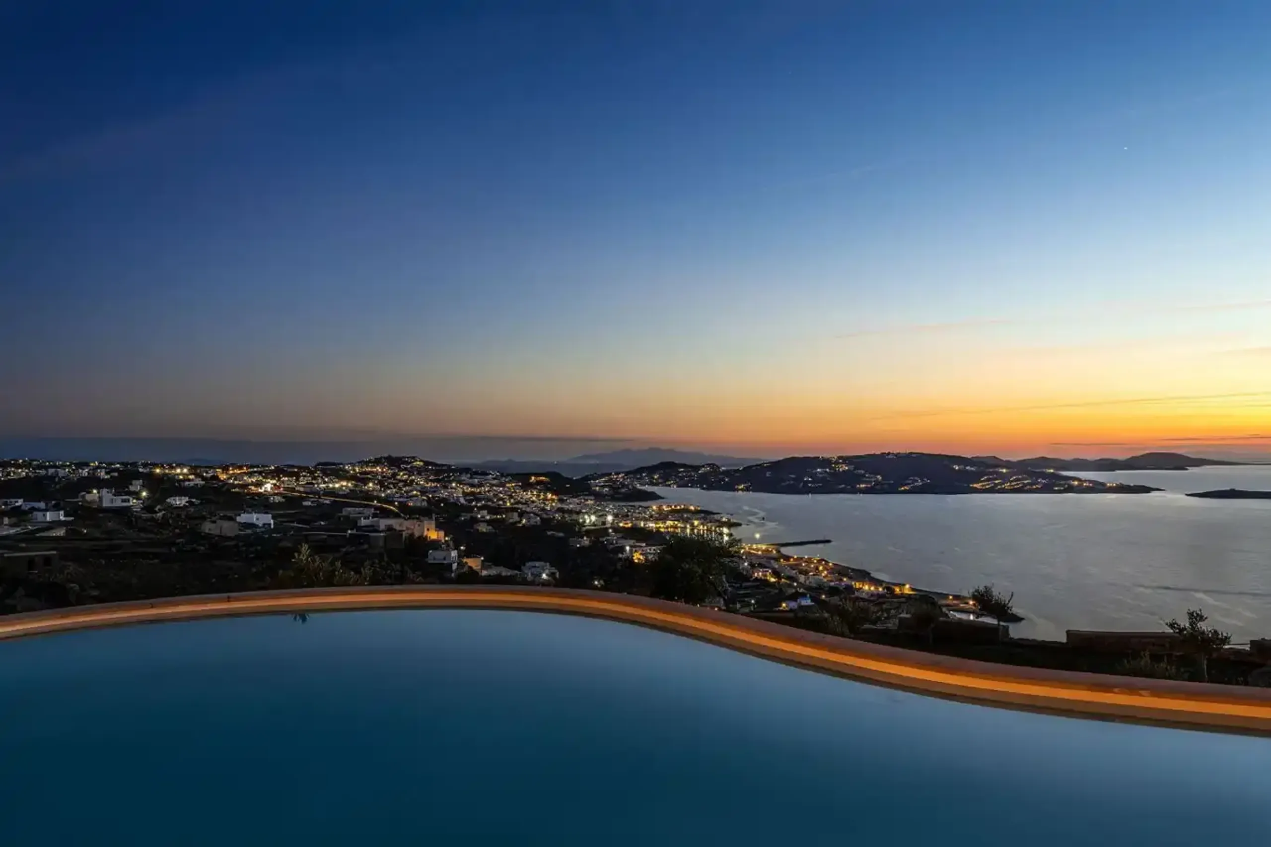 Grand Mediterranean-Style Villa with Pool and Aegean Sea Views — photograph 11