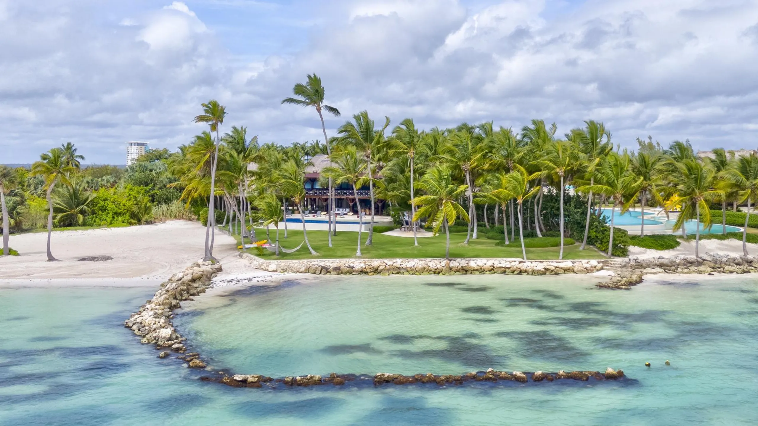 Top-Featured Caribbean Villa with Private Pool with Sea Views — photograph 3