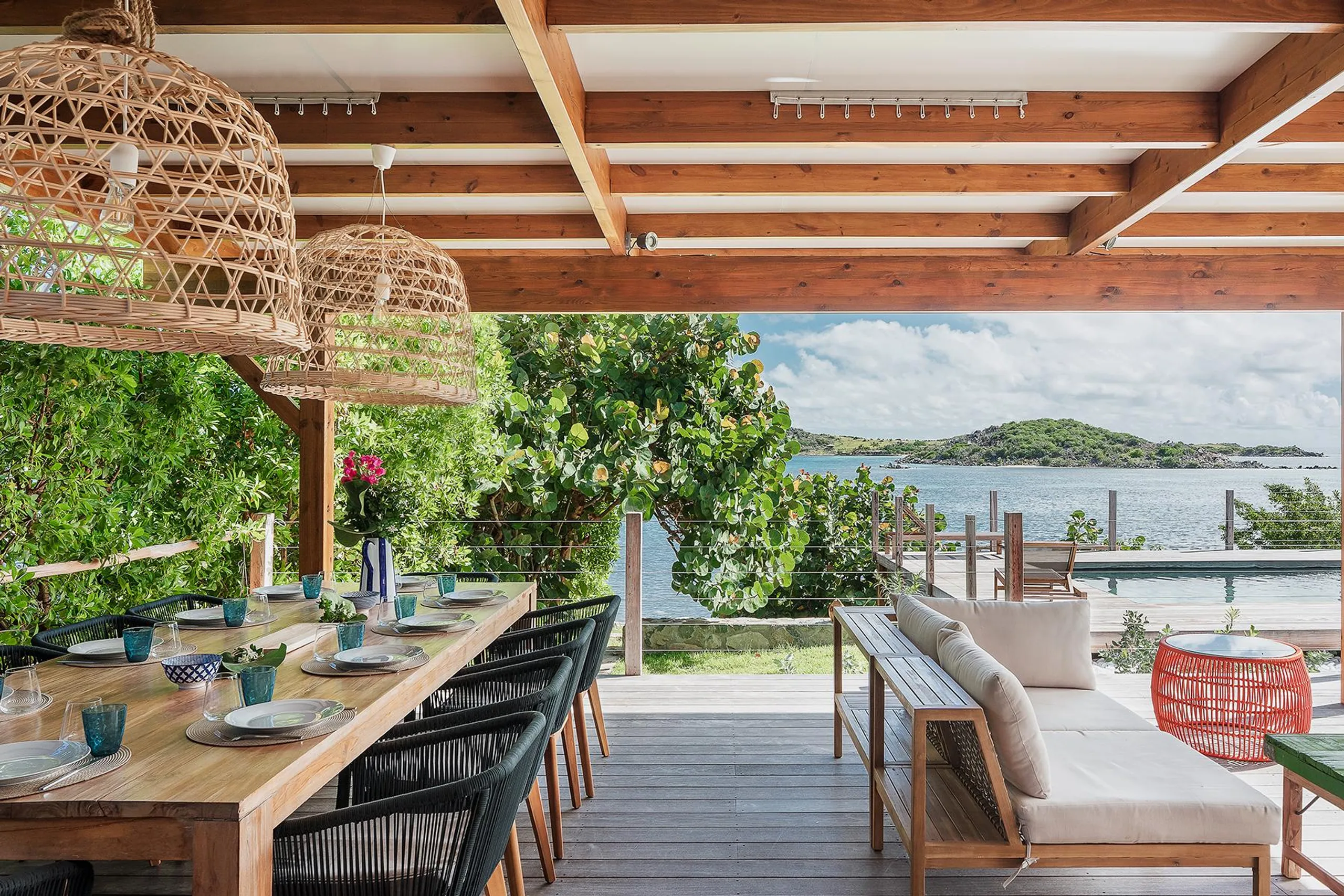Cul de Sac's Contemporary Styled Villa with Views of Pinel Island — photograph 3