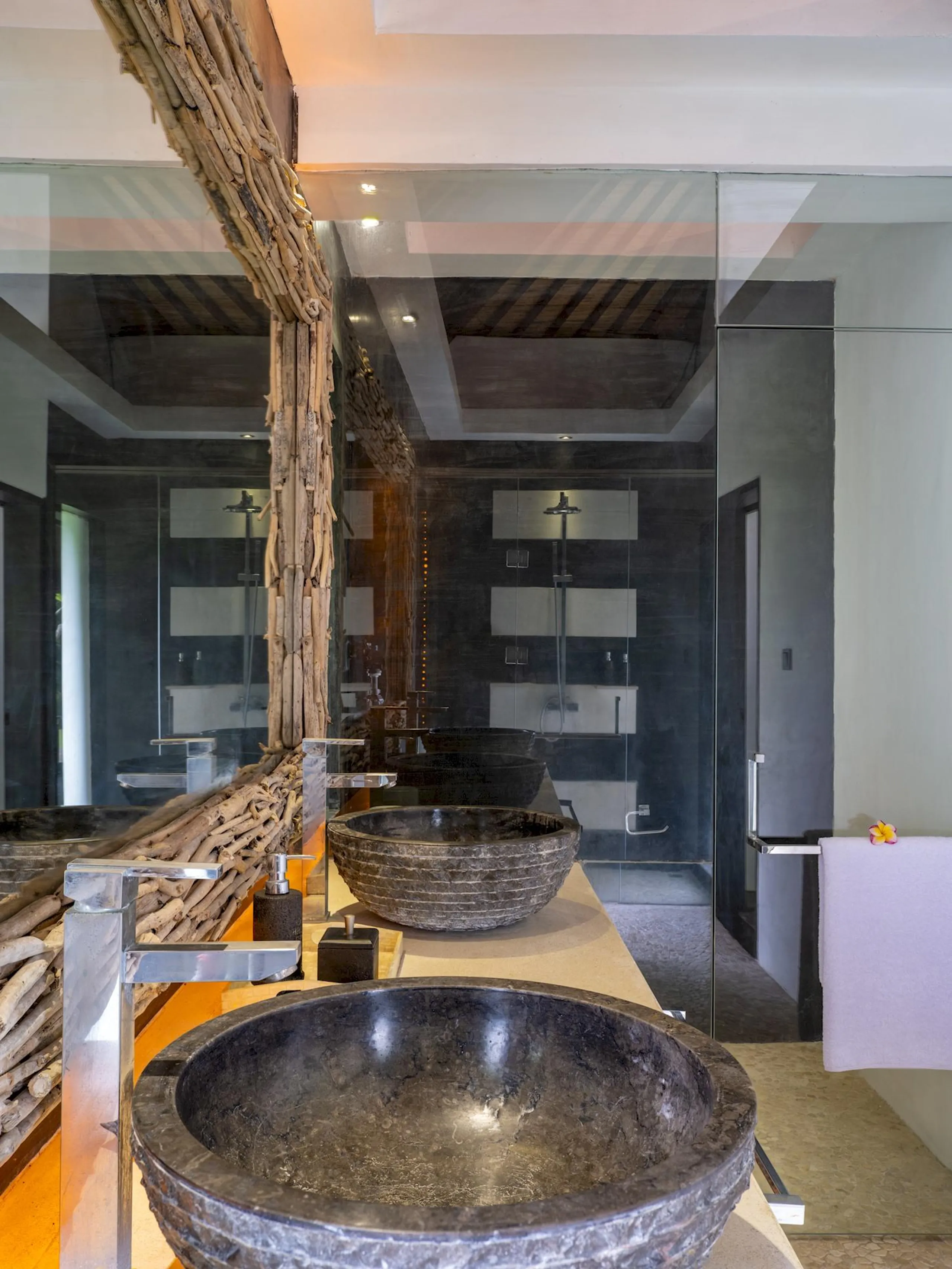 Canggu Grand Villa with Private Pool and Gorgeous Grounds — photograph 11