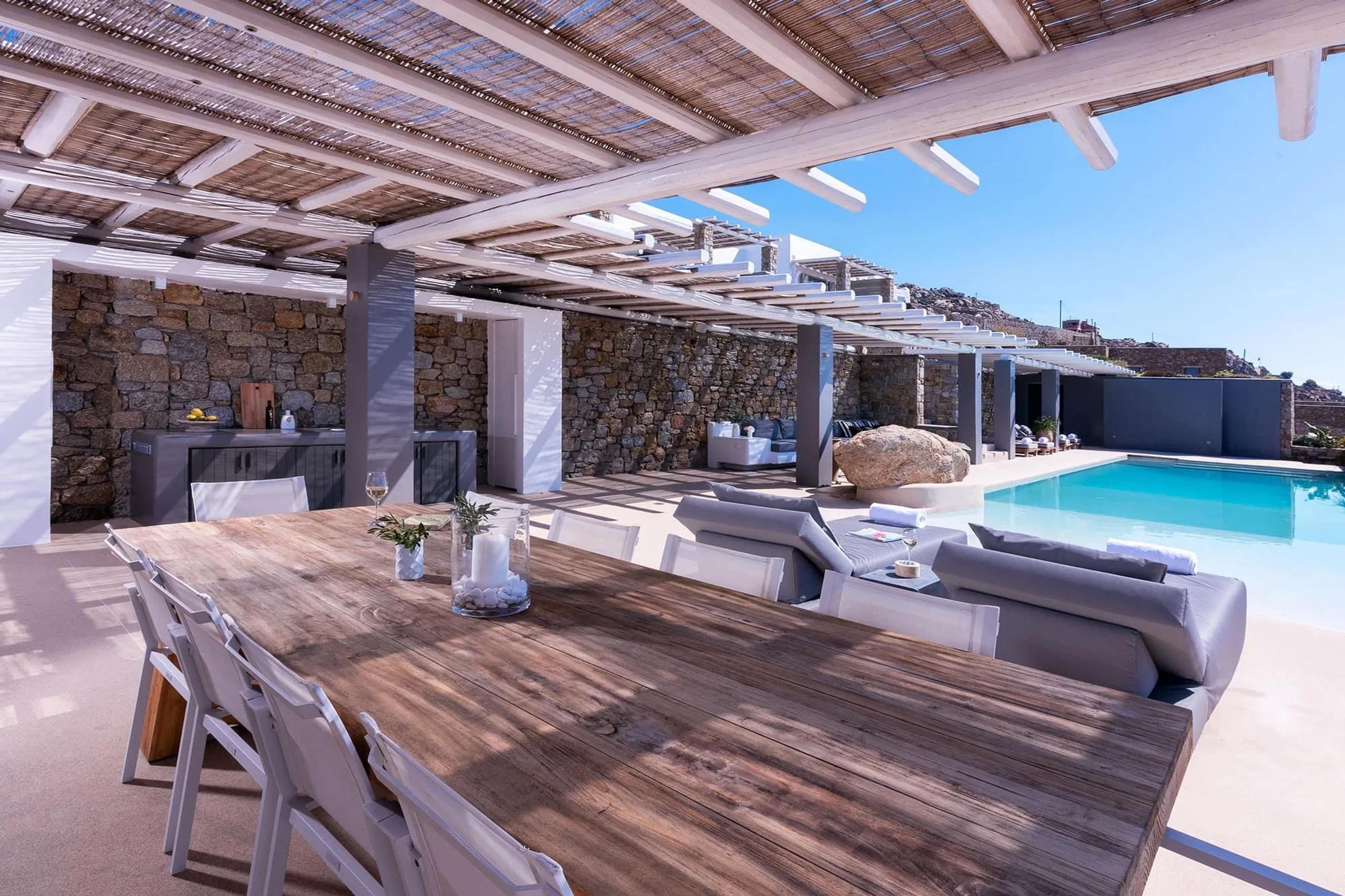 Majestic Oceanview Villa in Mykonos with Waterfalling Pool — photograph 7