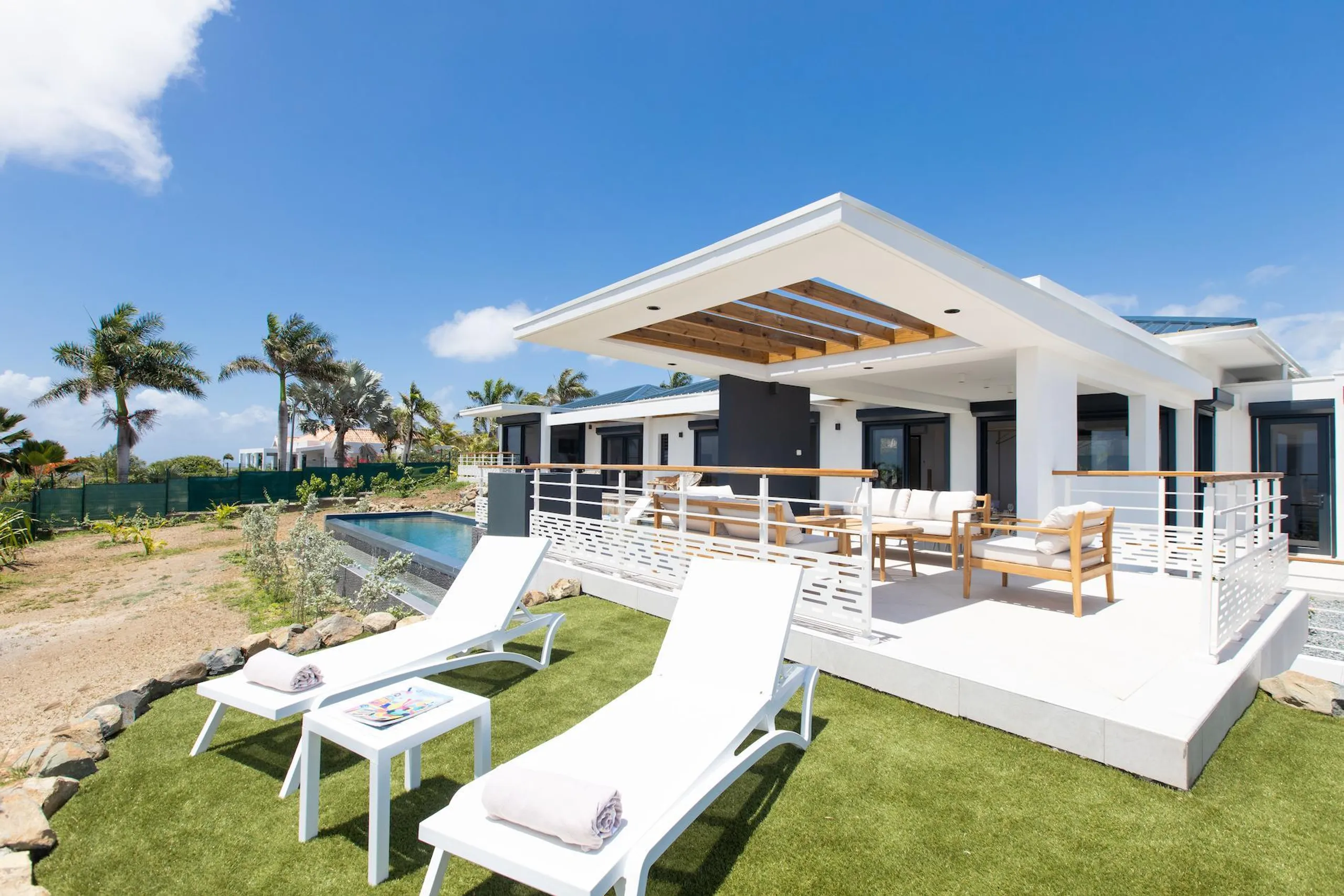 Sleek and Modern Designed Villa with Heated Pool and Breathtaking Ocean View — photograph 5