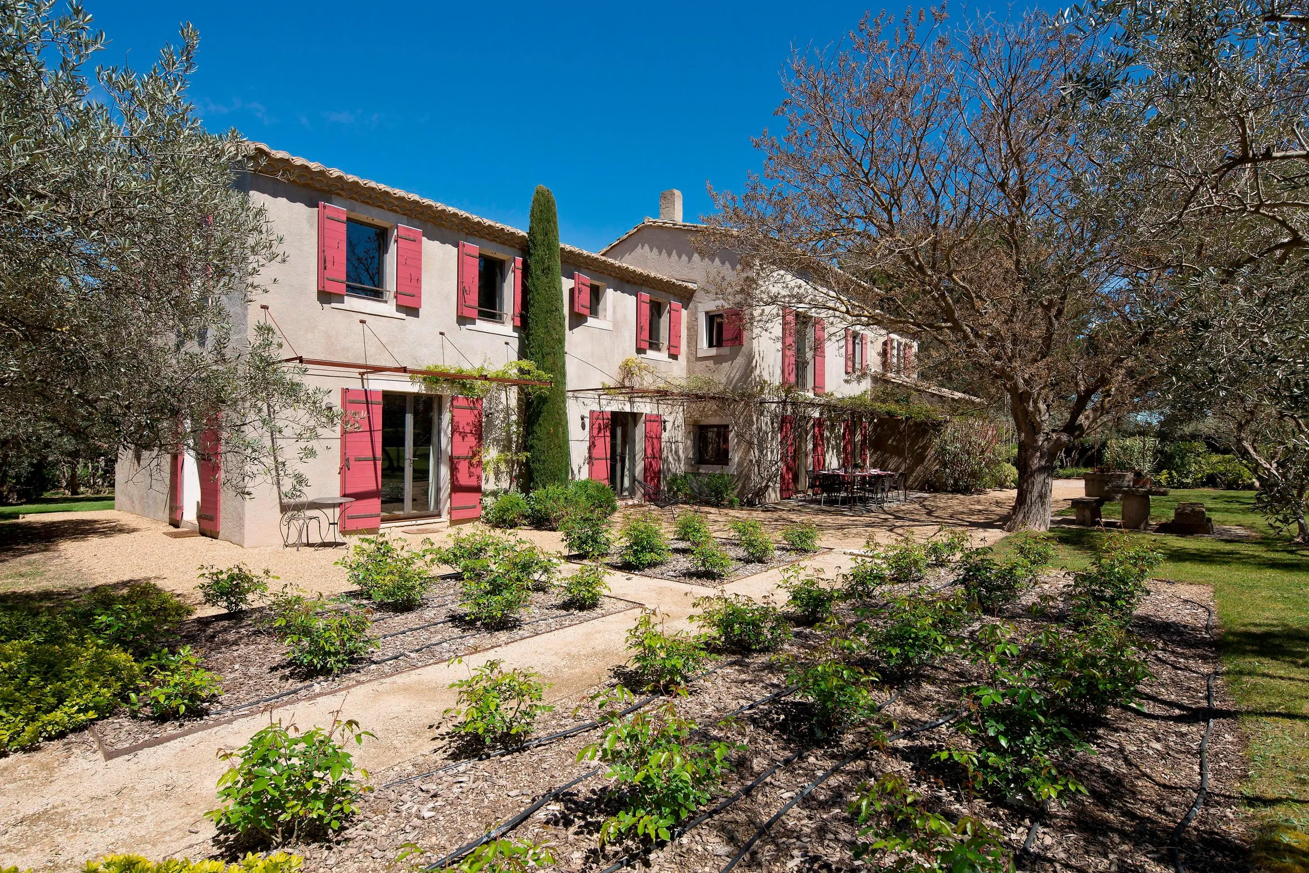 Serenity Unleashed Farmhouse Retreat in Alpilles Natural Park with Panoramic Mountain Views VILLAWAY®, France
