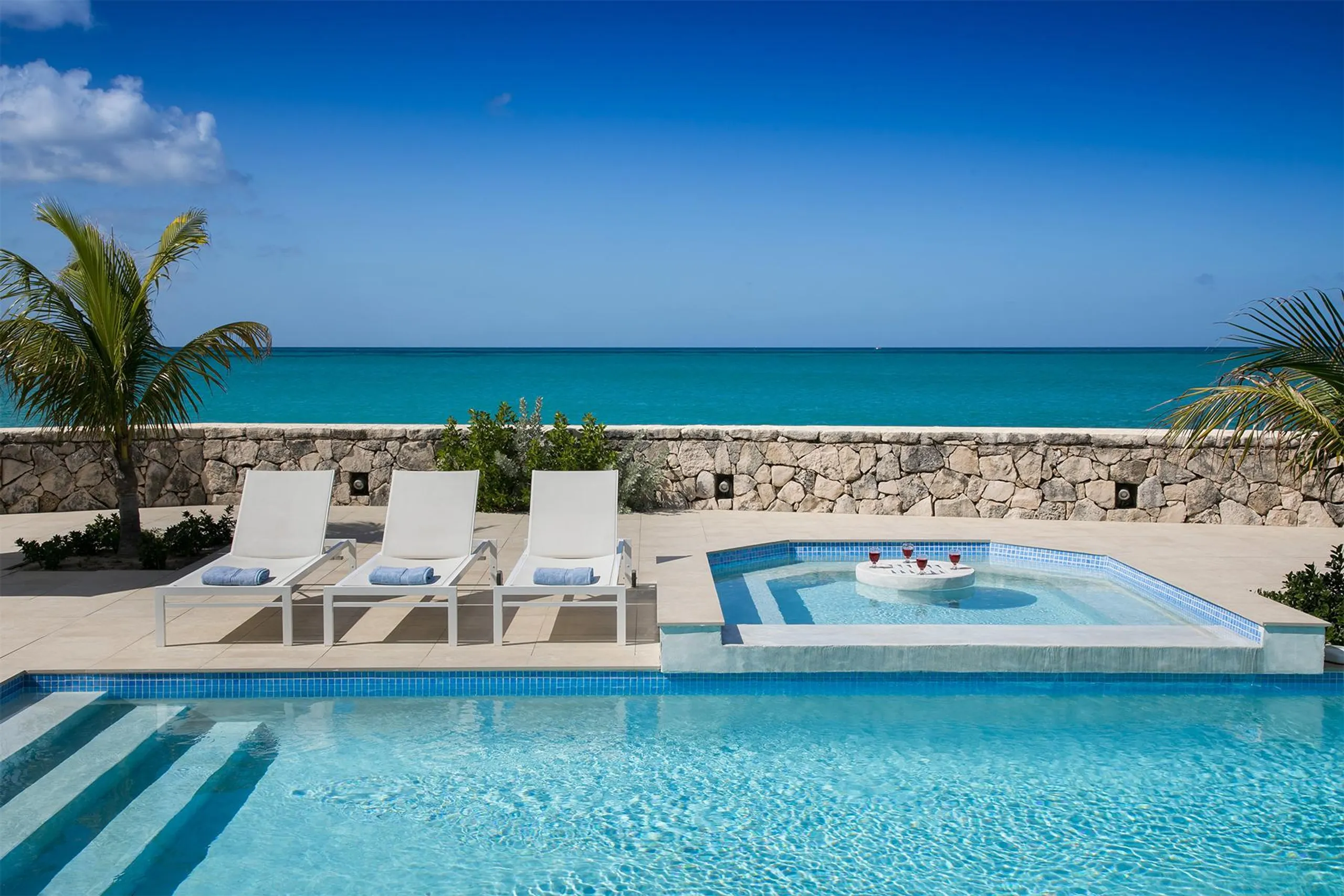 Elegant Coastal  Beachfront Villa in Plum Bay Beach with Private Pool — photograph 8