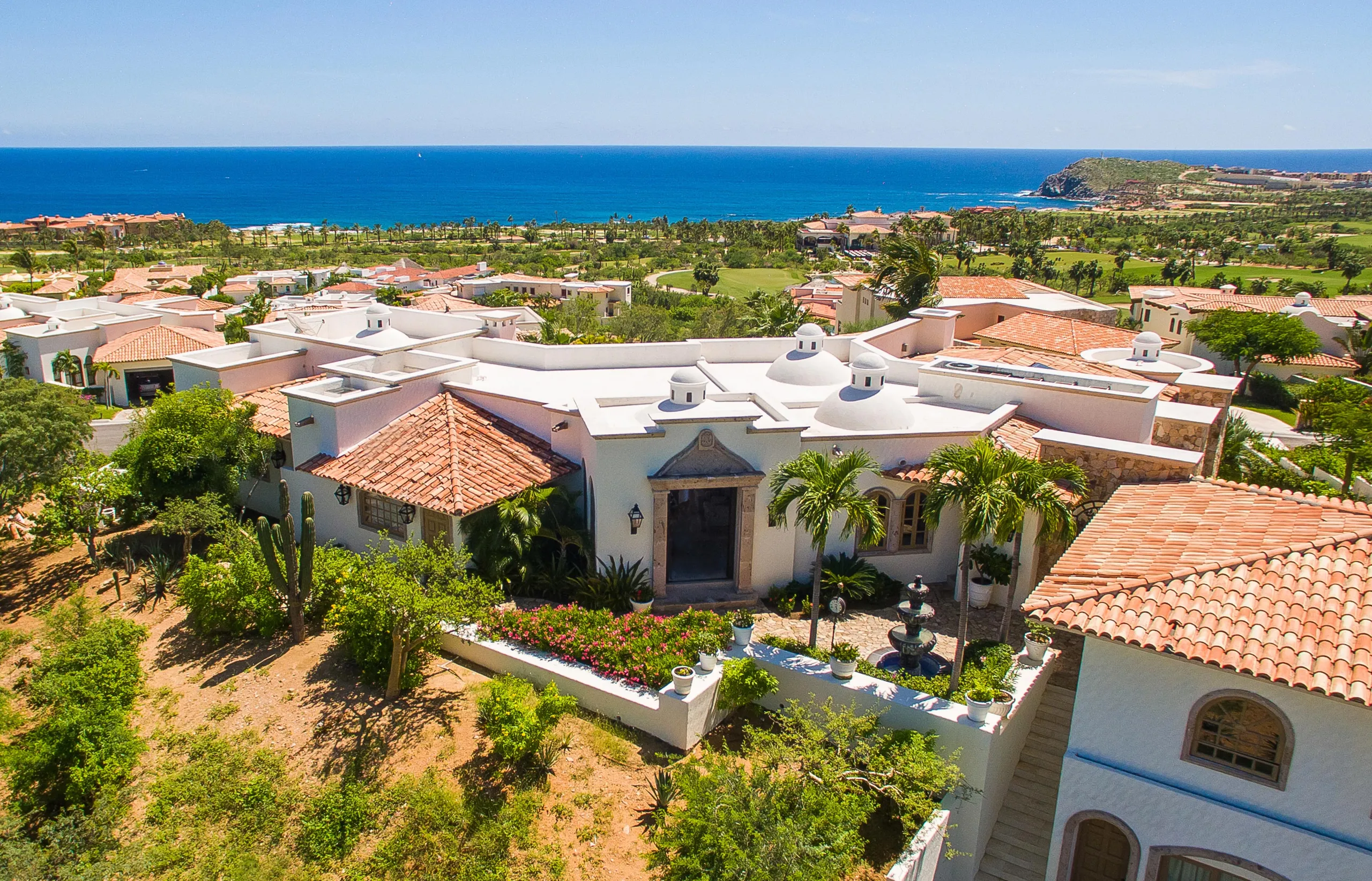 Prestige Oasis Villa with Infinity Pool, Jacuzzi, and Prime Ocean-View — photograph 5