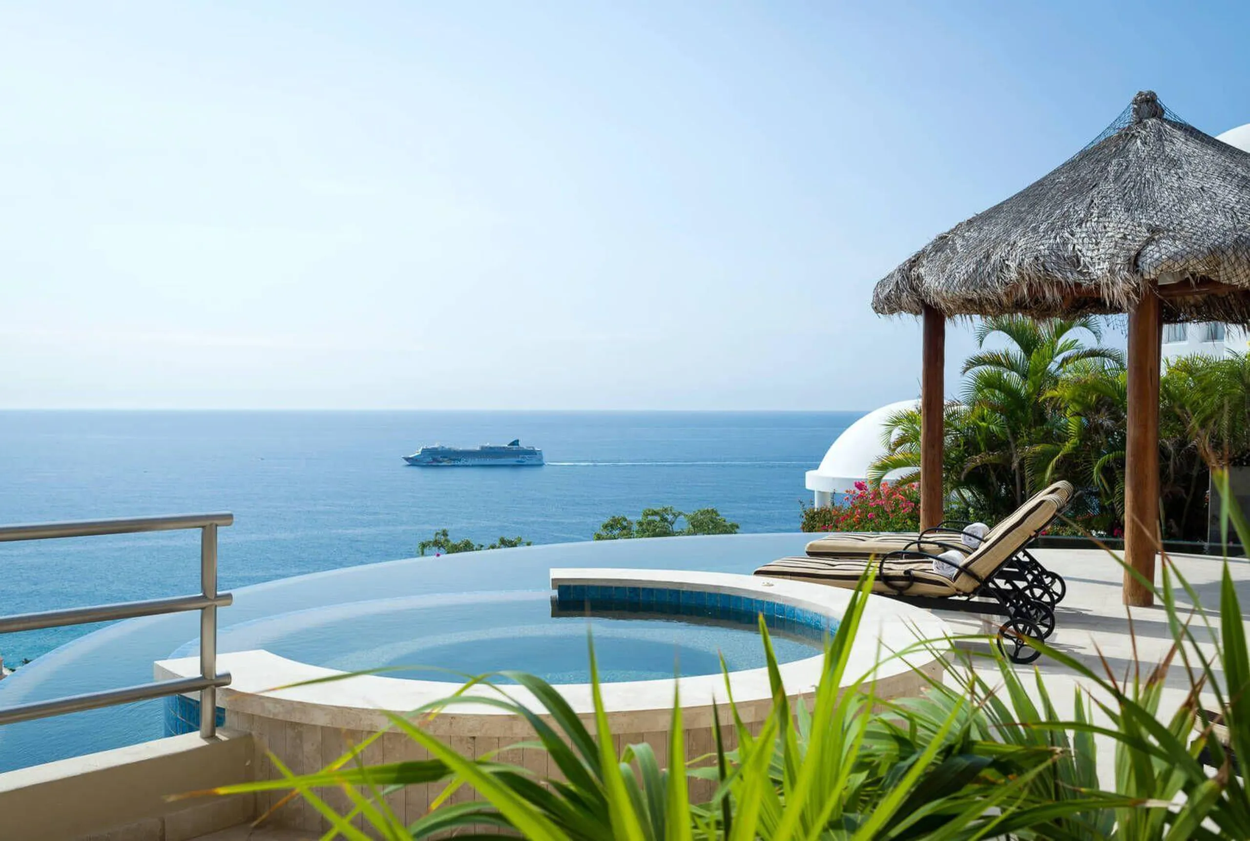 Infinity Pool Estate Overlooking the Sea of Cortez — photograph 3