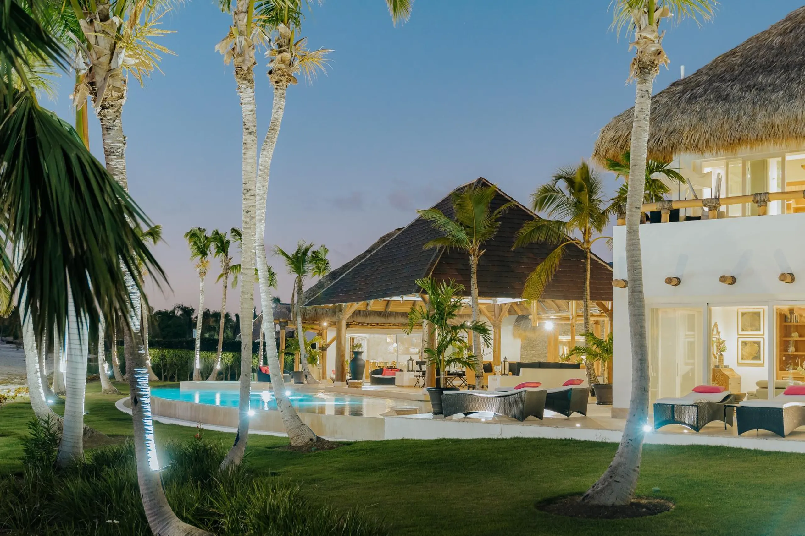 Invigorating Tropical Villa with Private Pool and Golf Course View — photograph 5