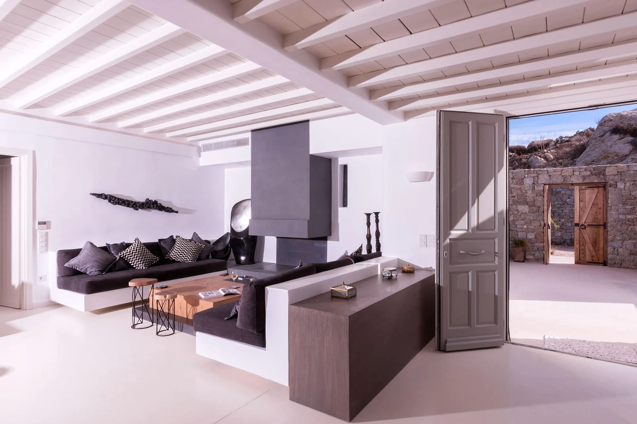 Majestic Oceanview Villa in Mykonos with Waterfalling Pool — photograph 8