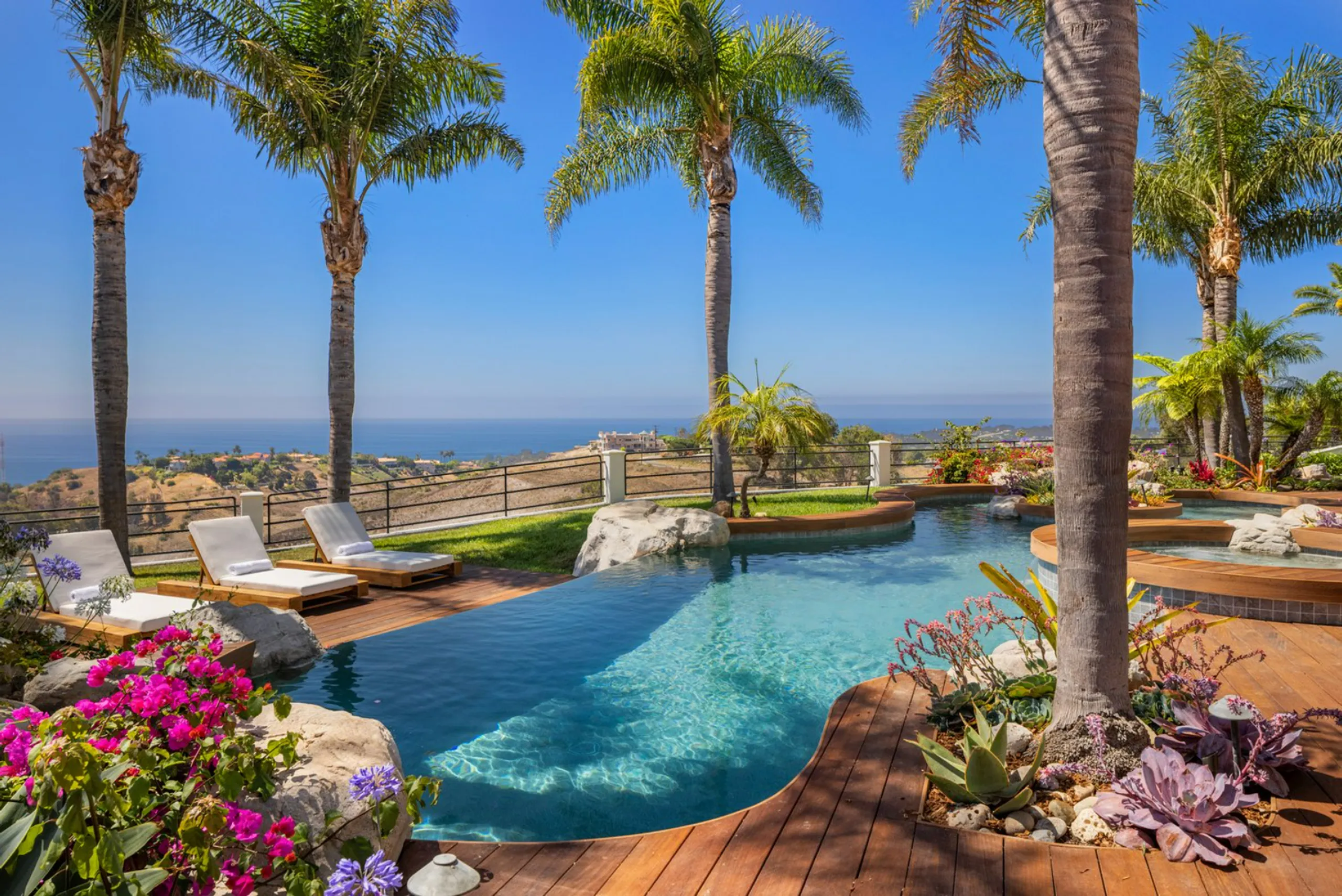 Regal Resort-Style Estate with Outstanding Amenities — photograph 10