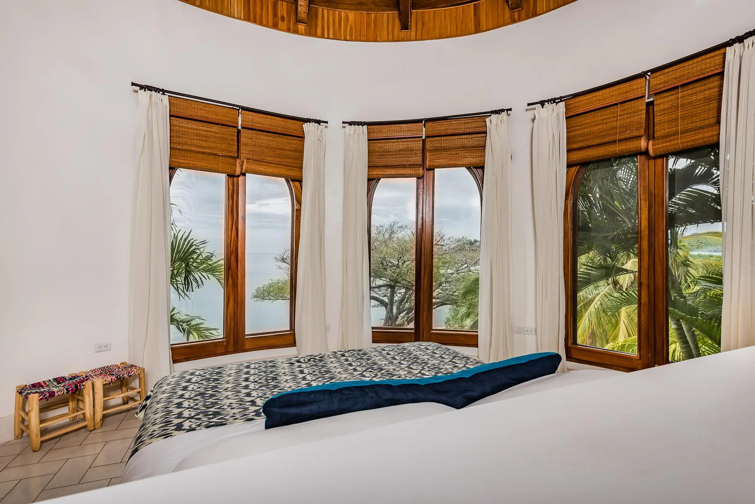 Opulent Playa Flamingo Villa with Private Pool and Sweeping Ocean Views — photograph 10
