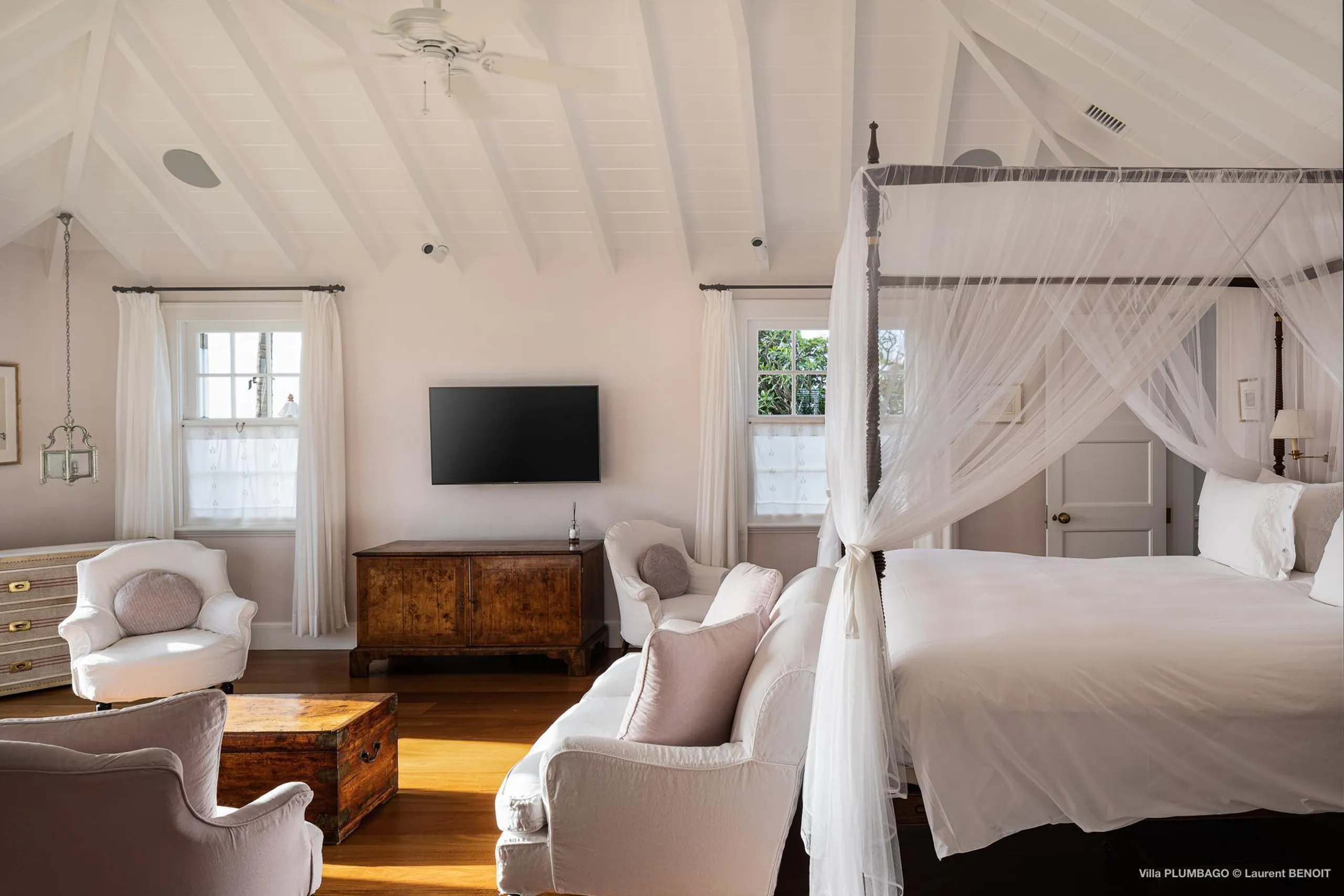 Lavish Oceanside Villa with Private Pool and Fitness Room — photograph 12