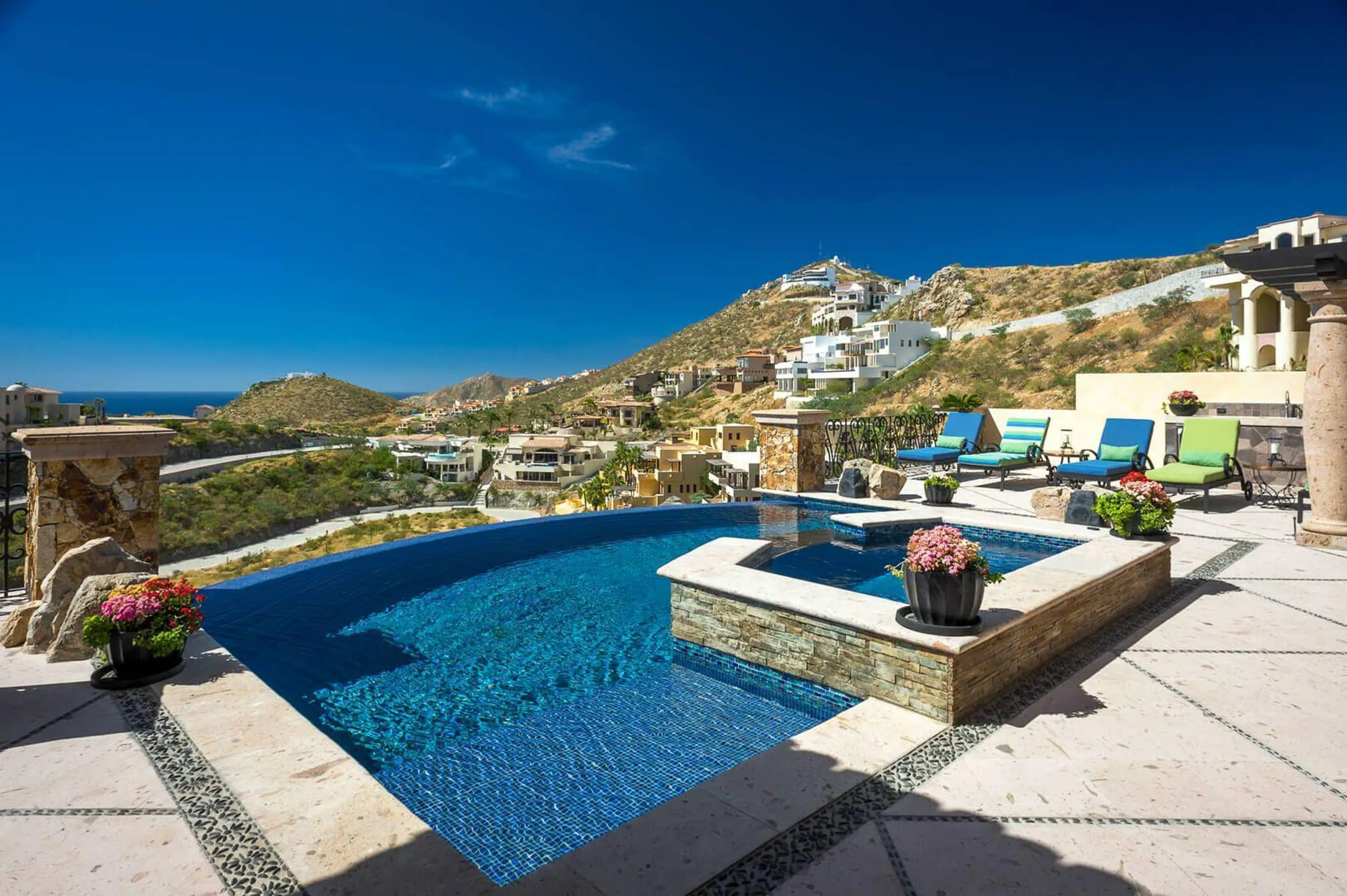 Luxurious Pedregal Estate with Infinity Pool and Ocean Views — photograph 8
