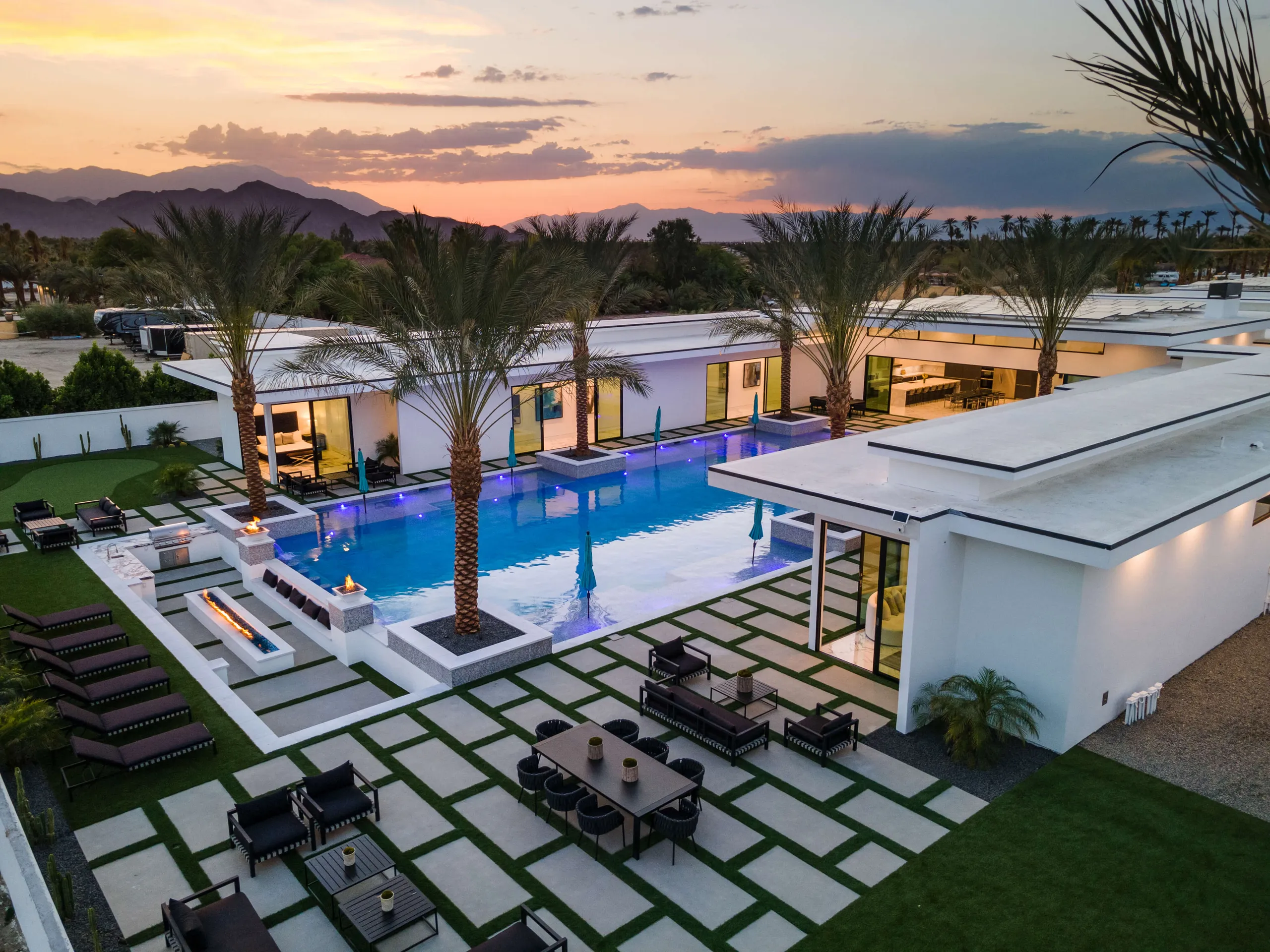 Unmatched Vacation Villa with Private Pool & Modern Architecture — photograph 4