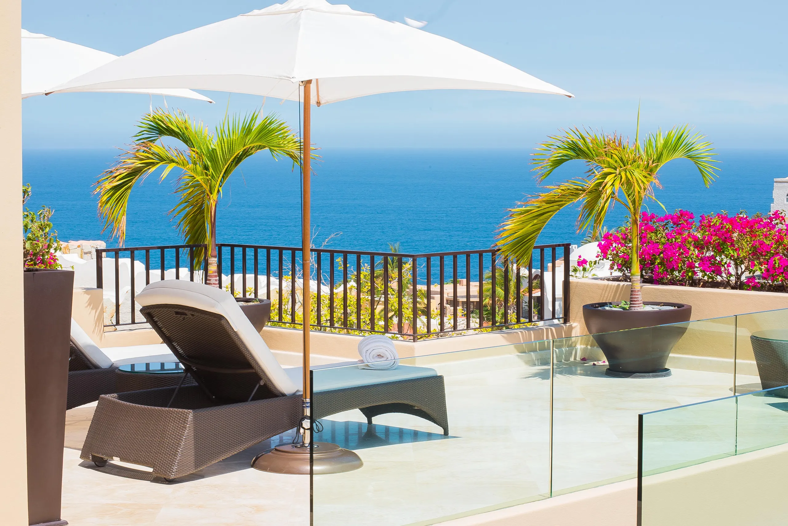 Sophisticated Contemporary Pedregal Villa with Pool and Expansive Views — photograph 6