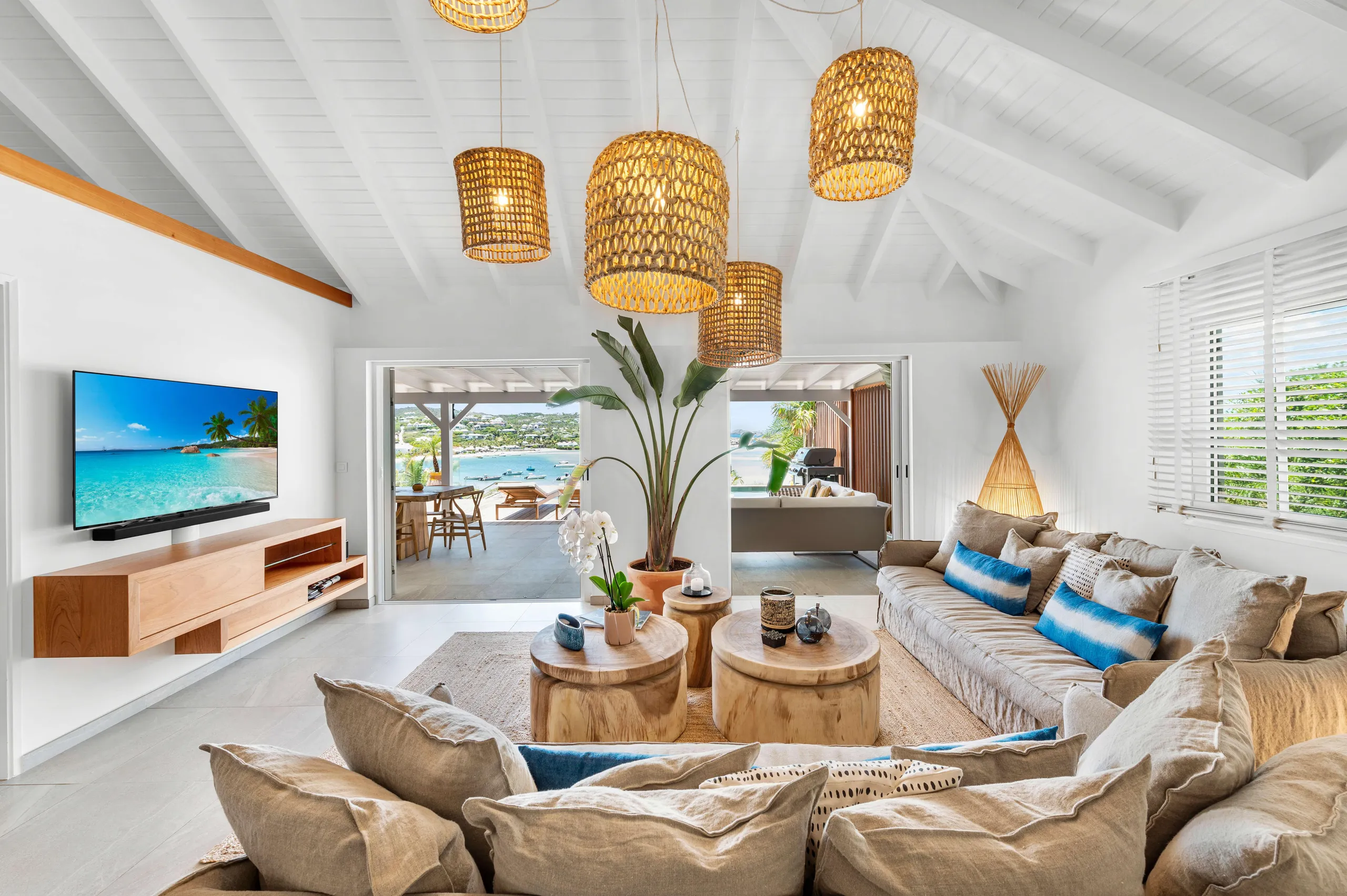 Grand-Cul-de-Sac Lagoon Contemporary Styled Villa with Private Pool — photograph 6