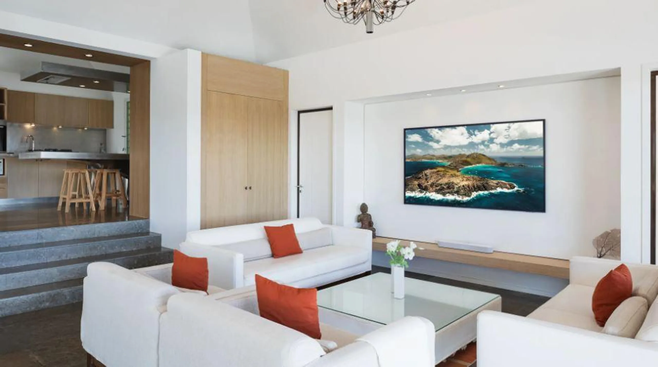 Calming Contemporary Styled Beachfront Villa with Heated Infinity Pool — photograph 9