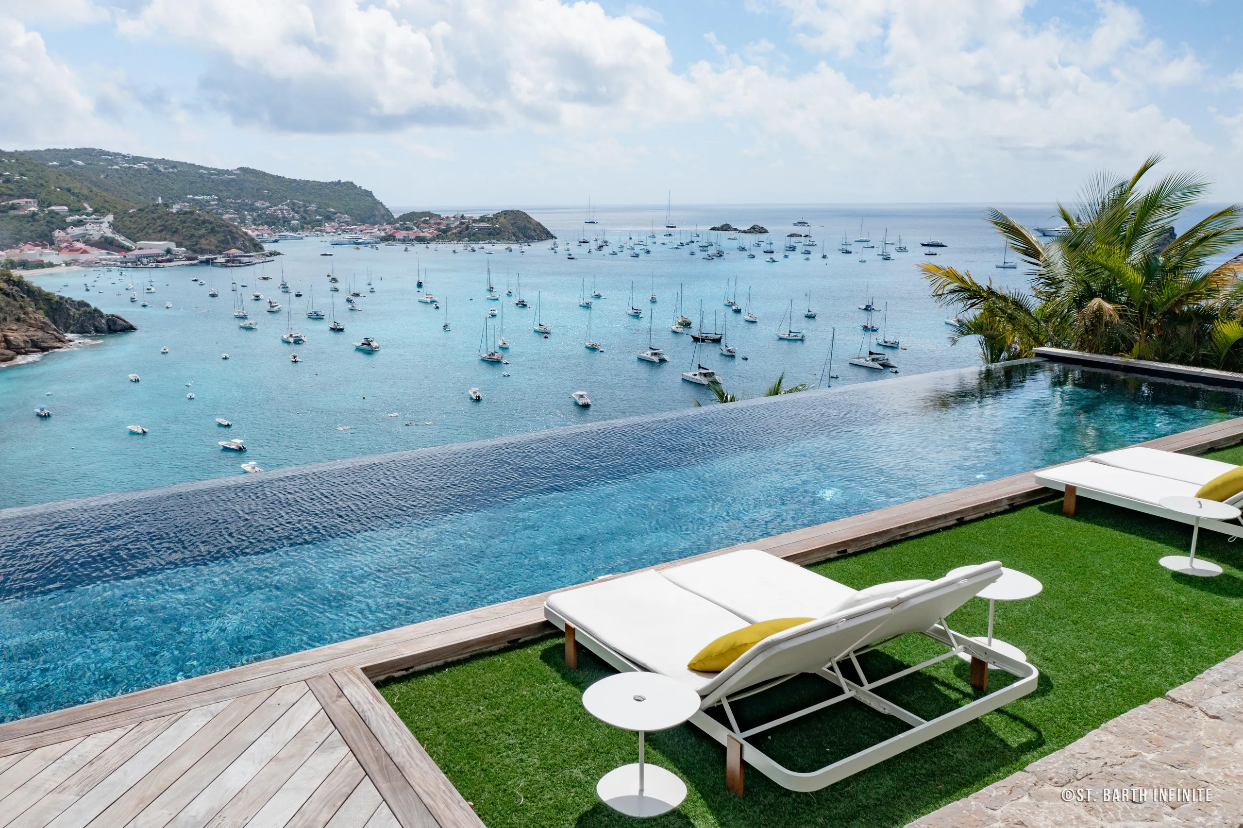 Palatial Oceanview Villa with Infinity Pool — photograph 2