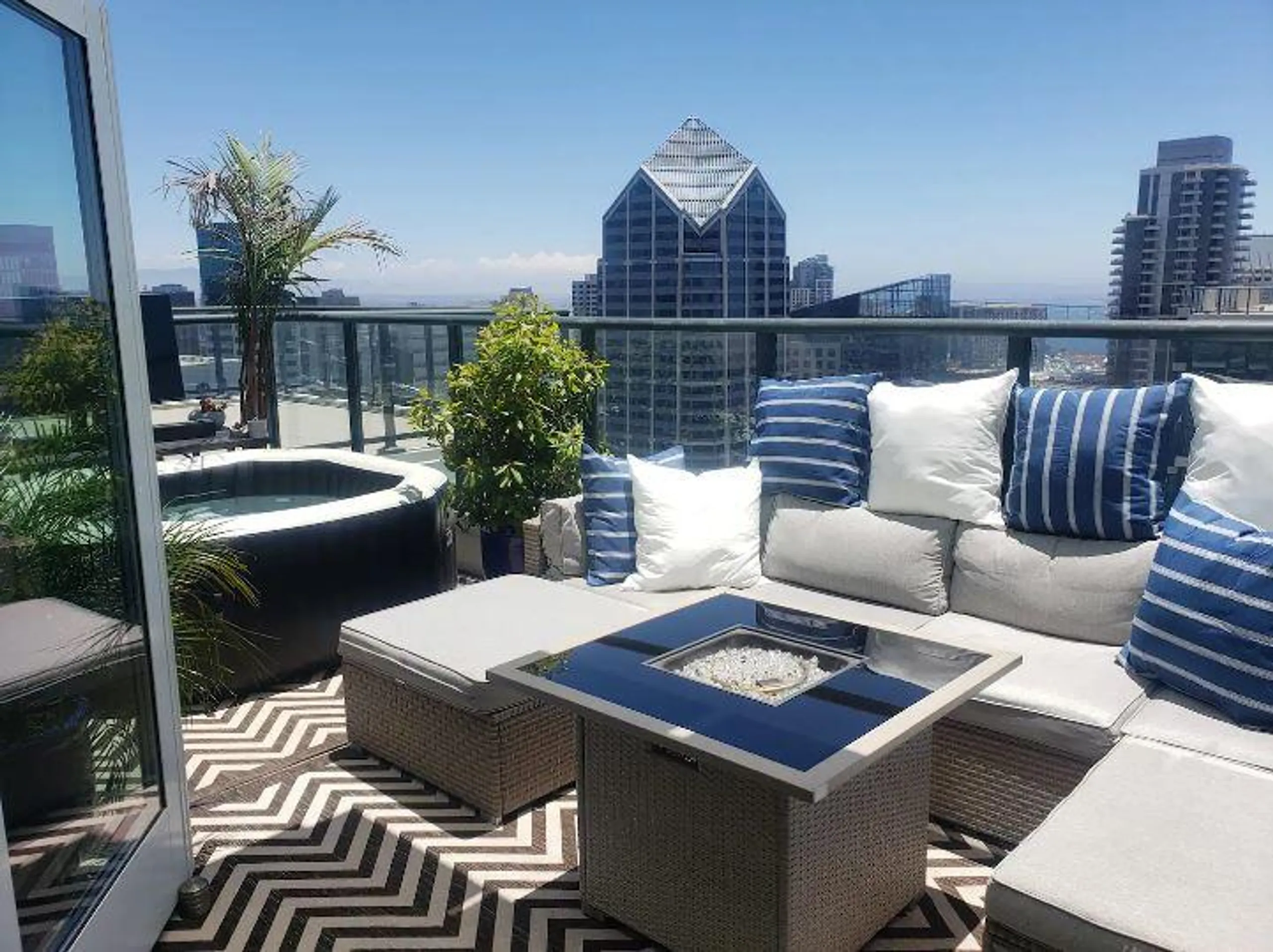 San Diego Ocean View Penthouse with Hot Tub and Amazing Views — photograph 9