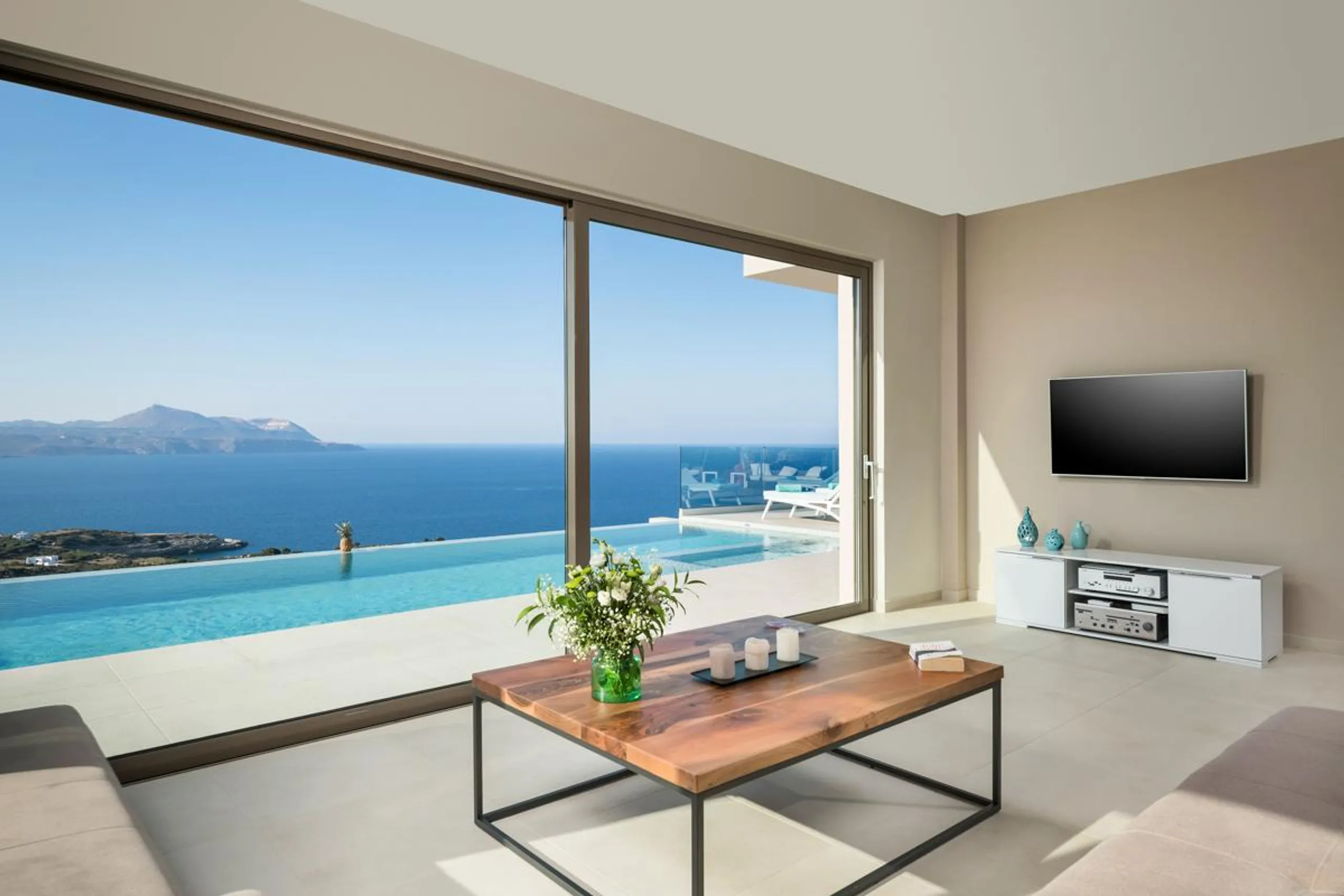Luxurious Crete Villa with Heated Infinity Pool, Beach Access and Panoramic Sea Views — photograph 6
