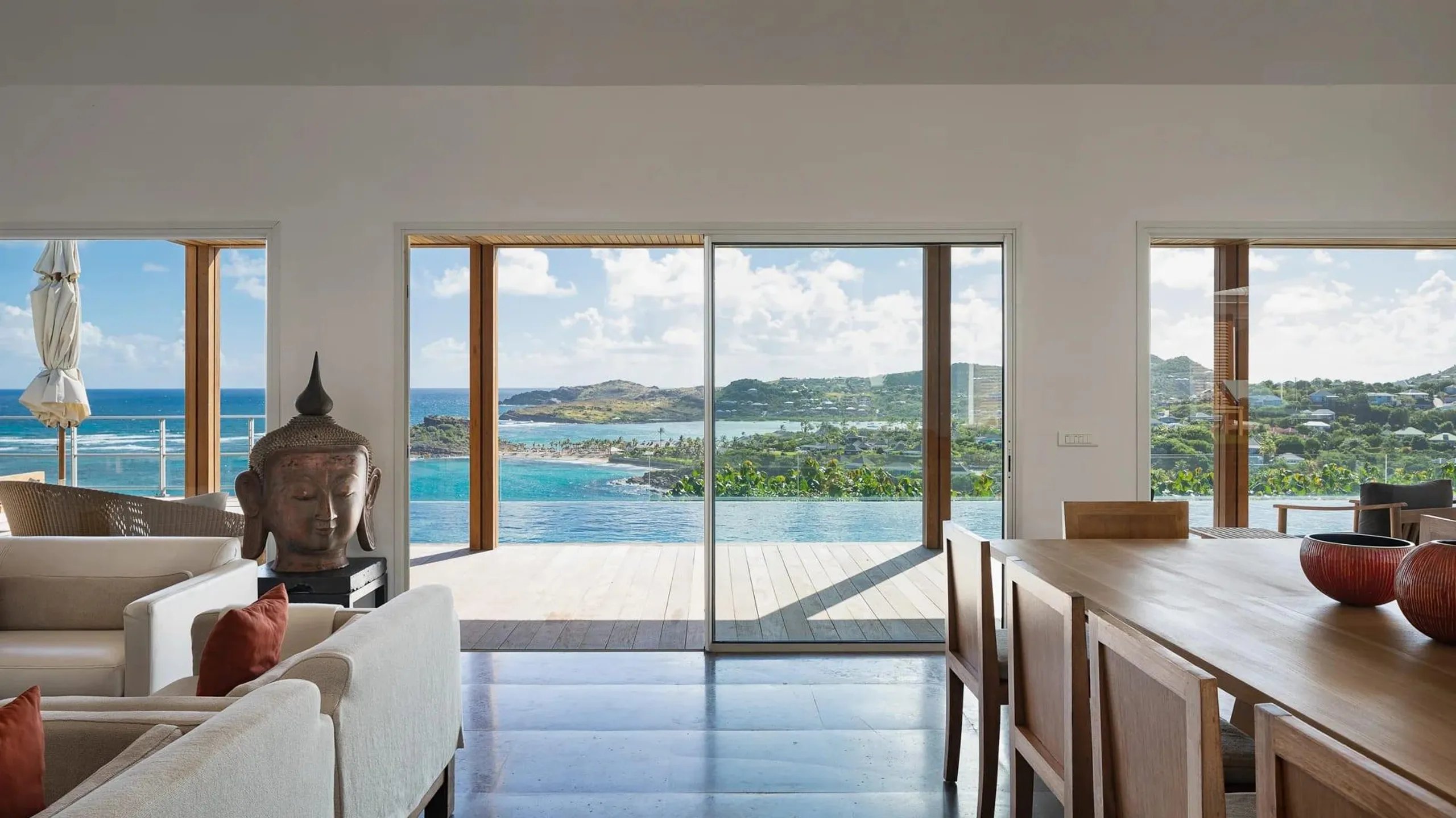 Luxurious Oceanfront Villa with Infinity Pool and Panoramic Marigot Bay Views — photograph 7