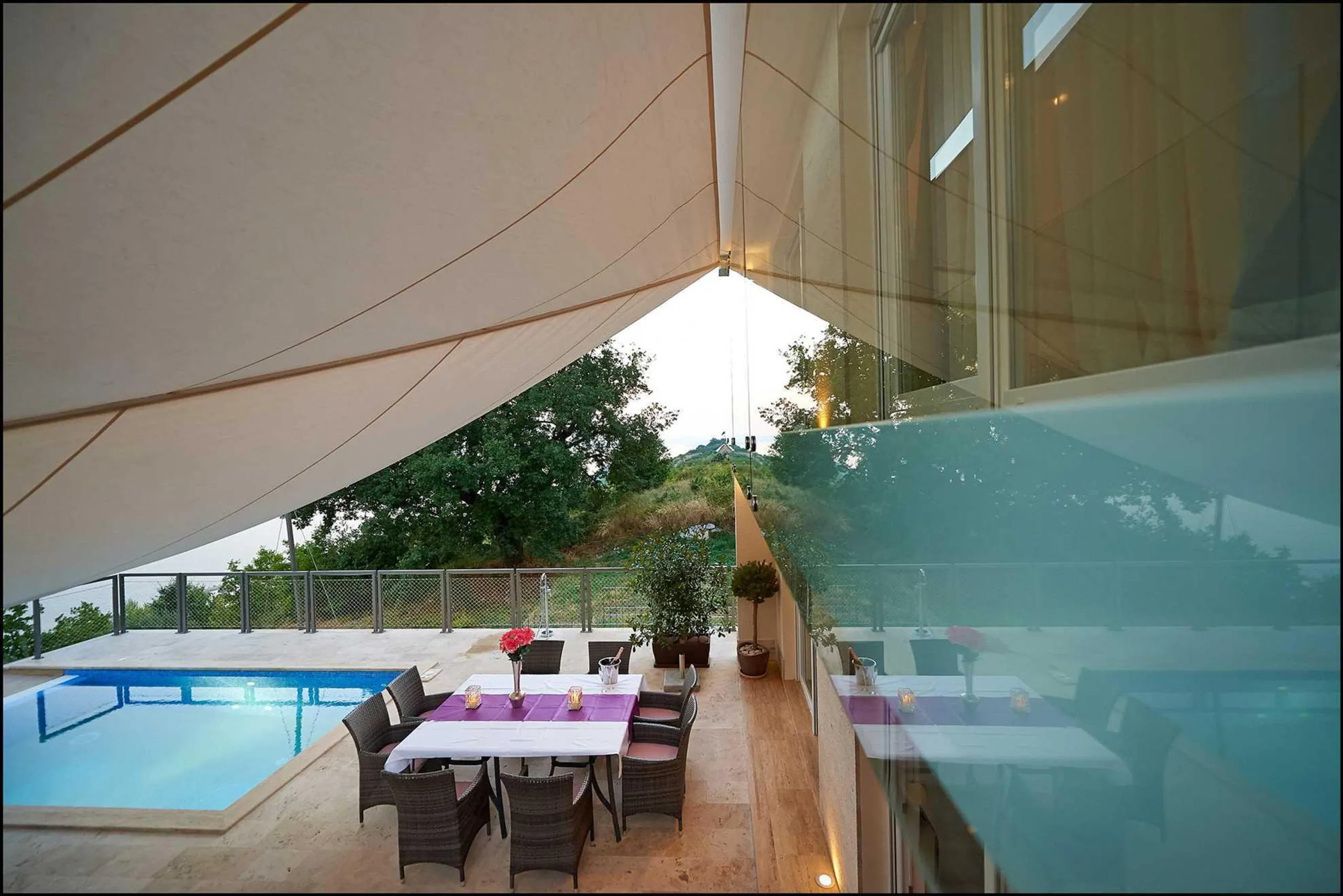 Opulent Villa with Infinity Pool, Saunas, Gym and Panoramic Sea Views — photograph 9