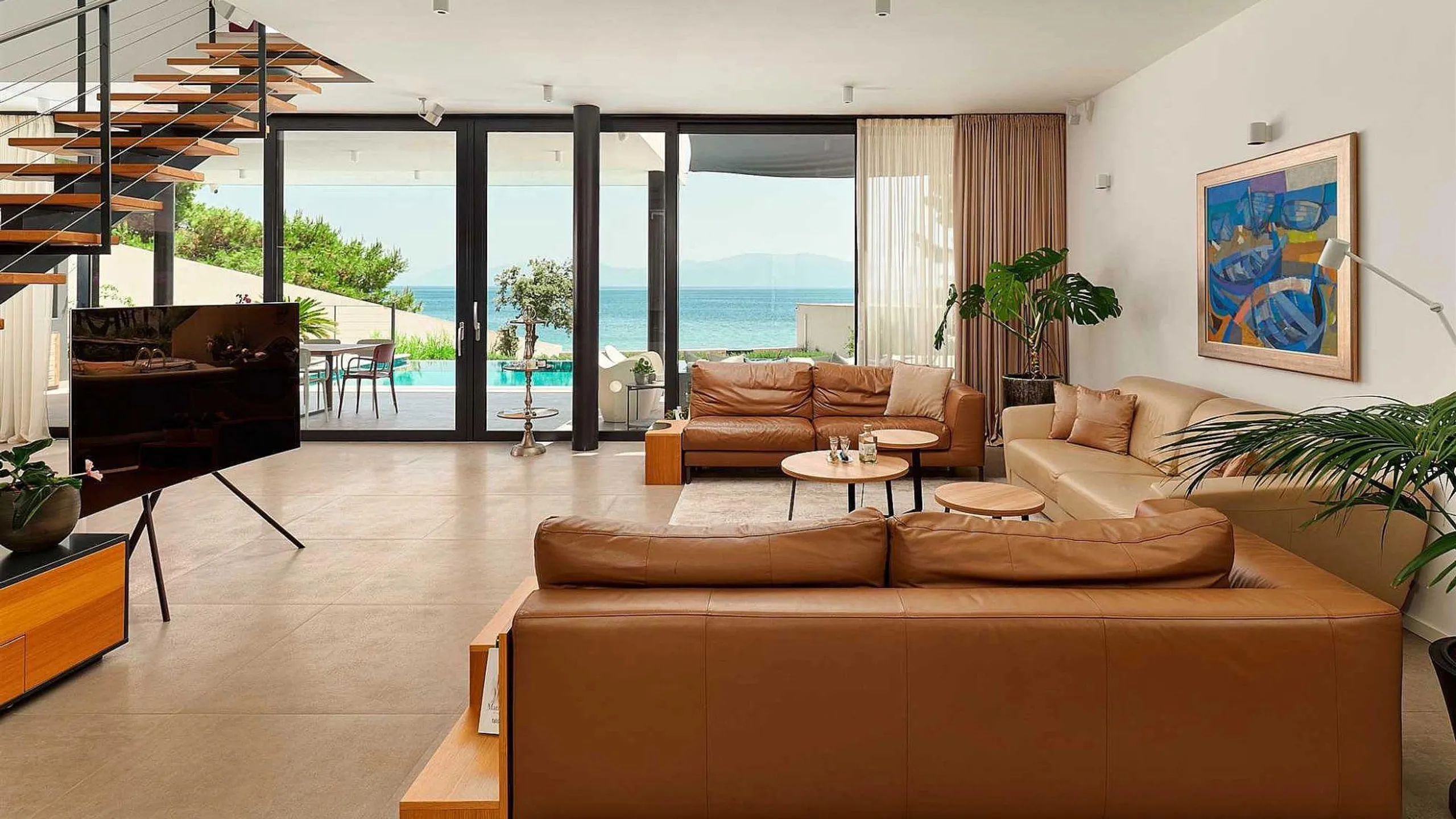 Lavish Villa with Heated Pool and Ocean Views — photograph 5