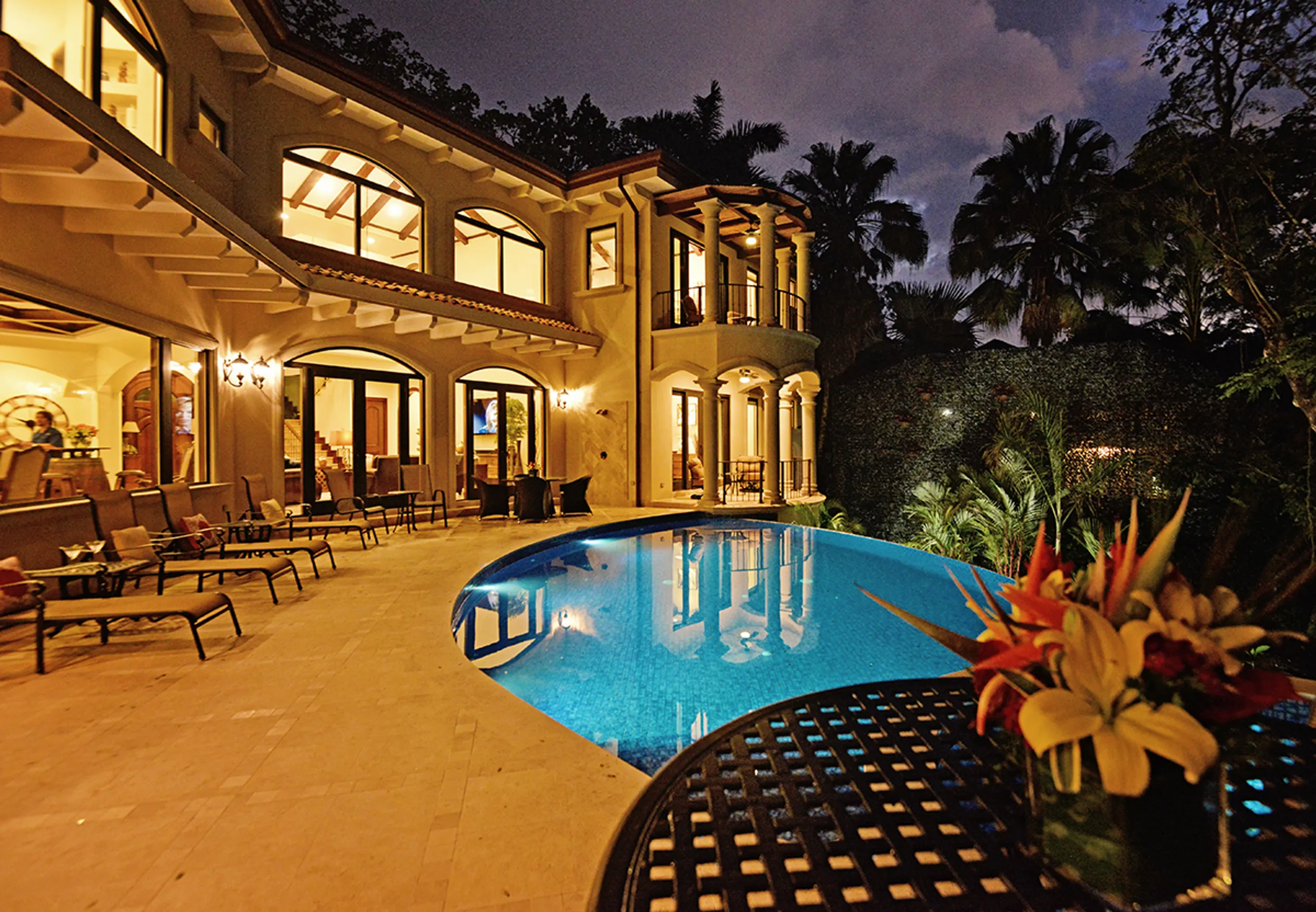 Serene Rainforest Villa with Private Pool and Beach Club Access — photograph 3